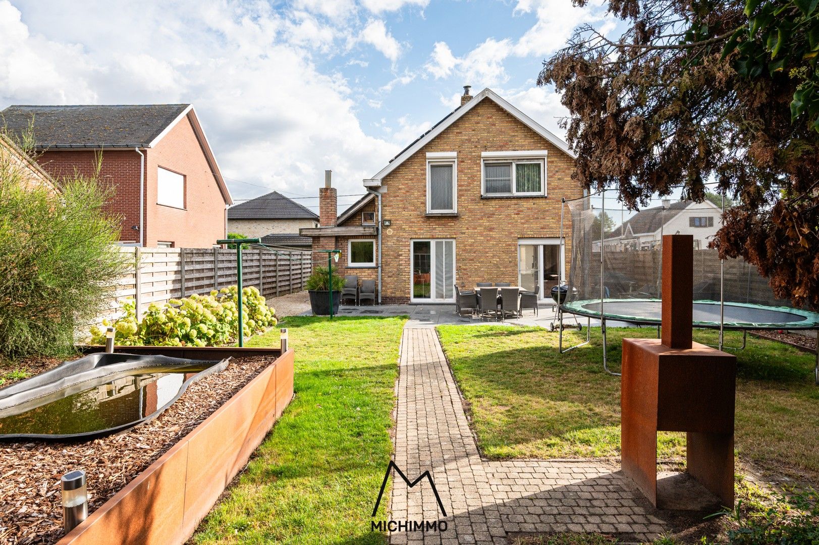 Open bebouwing met drie slaapkamers, grote tuin en EPC C (240 kWh) foto 6