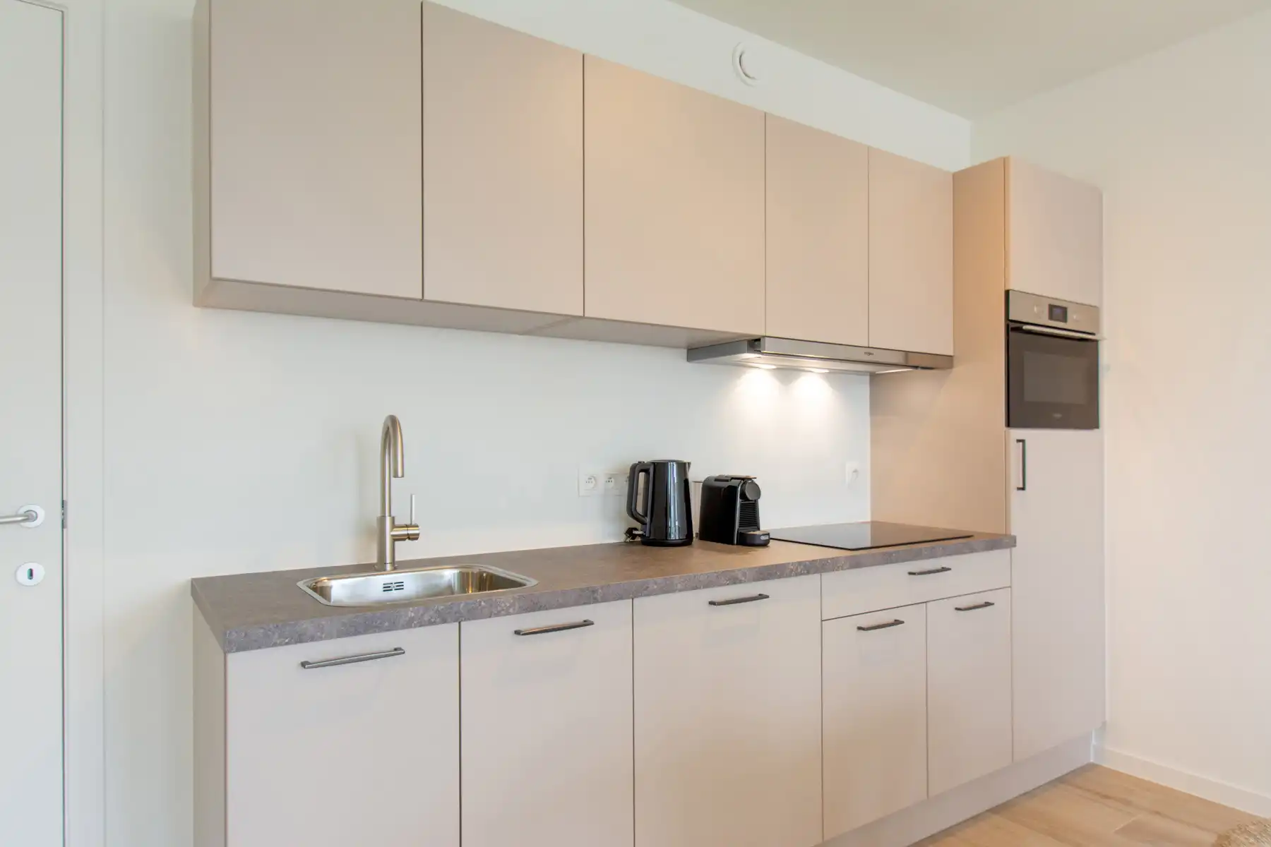 Prachtig gemeubeld 1- kamer appartement met mooi terras foto 8