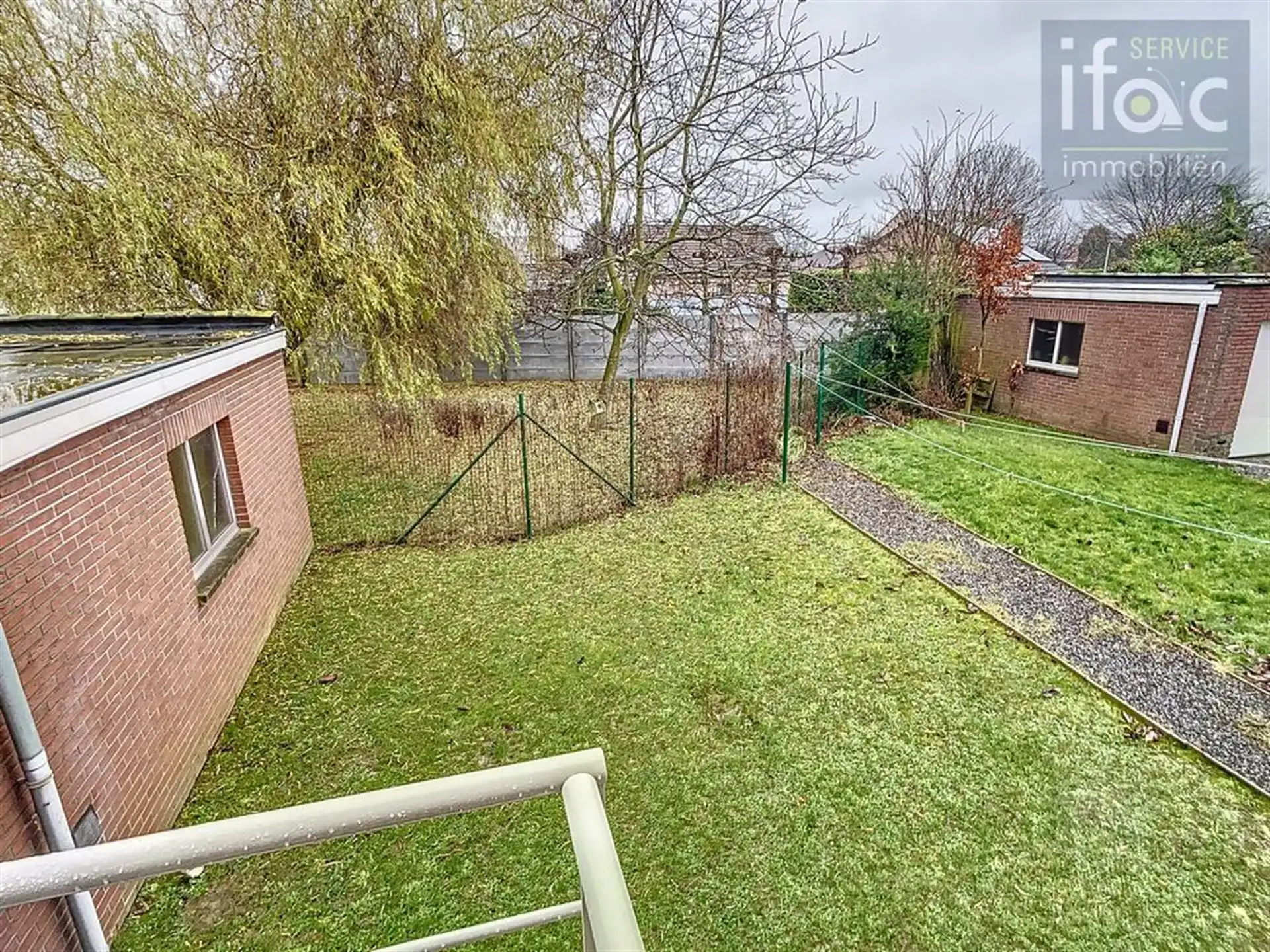 Gerenoveerd appartement met 2 slaapkamers, tuin en garage  foto 9