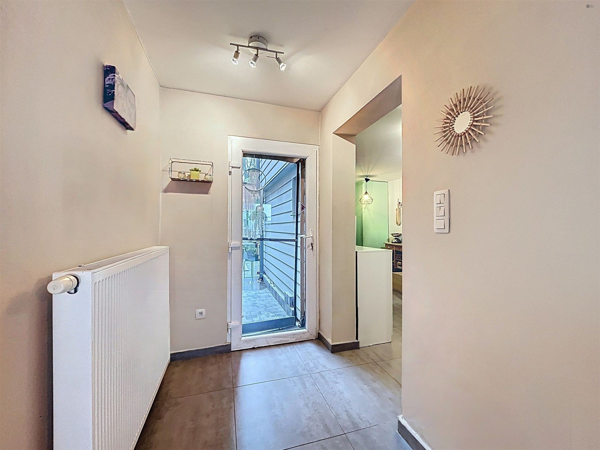 instapklare gezinswoning met 3 slaapkamers en oprit op toplocatie foto 4