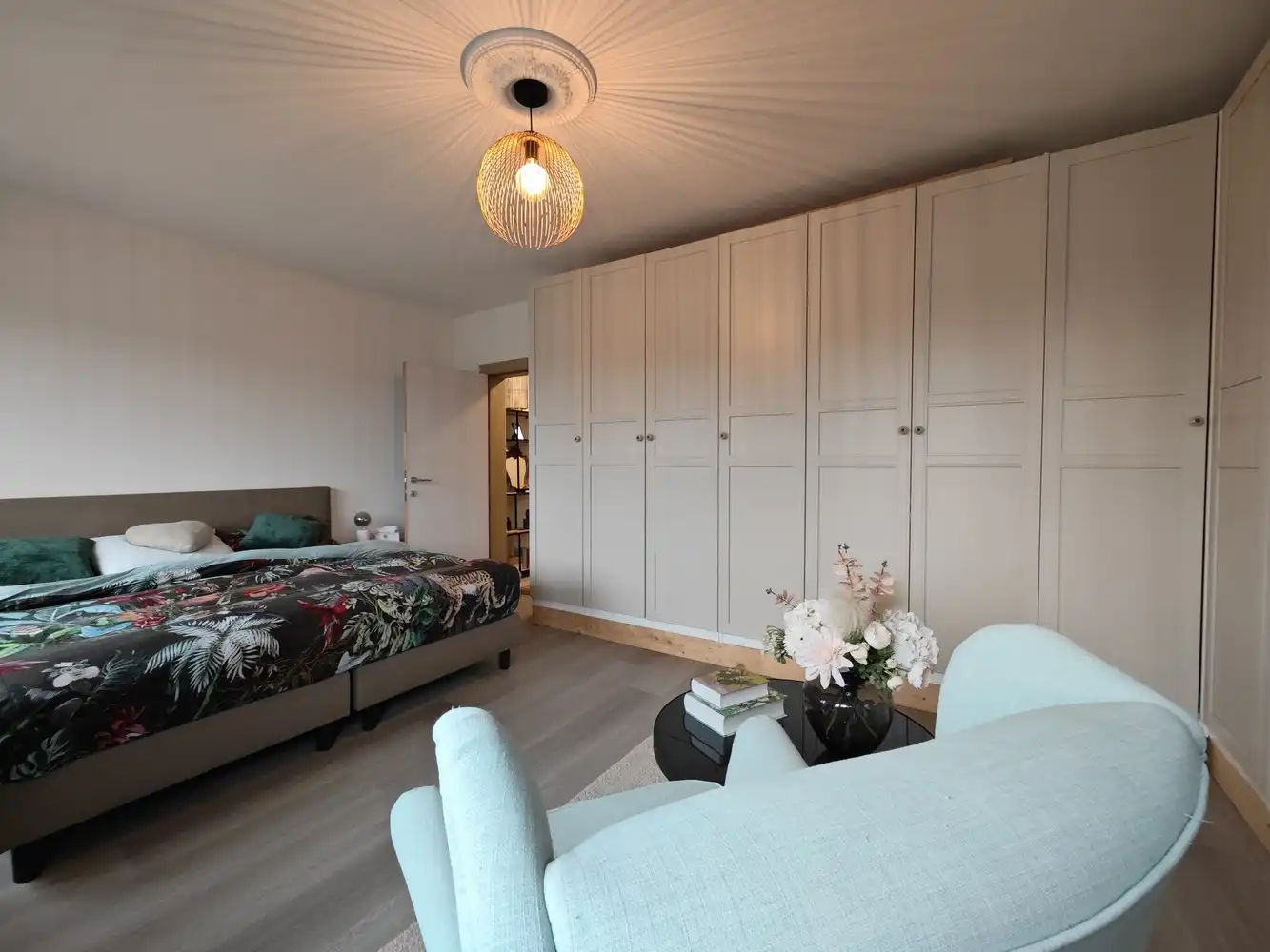 volledig gerenoveerde stadswoning met 4 slpks foto 23