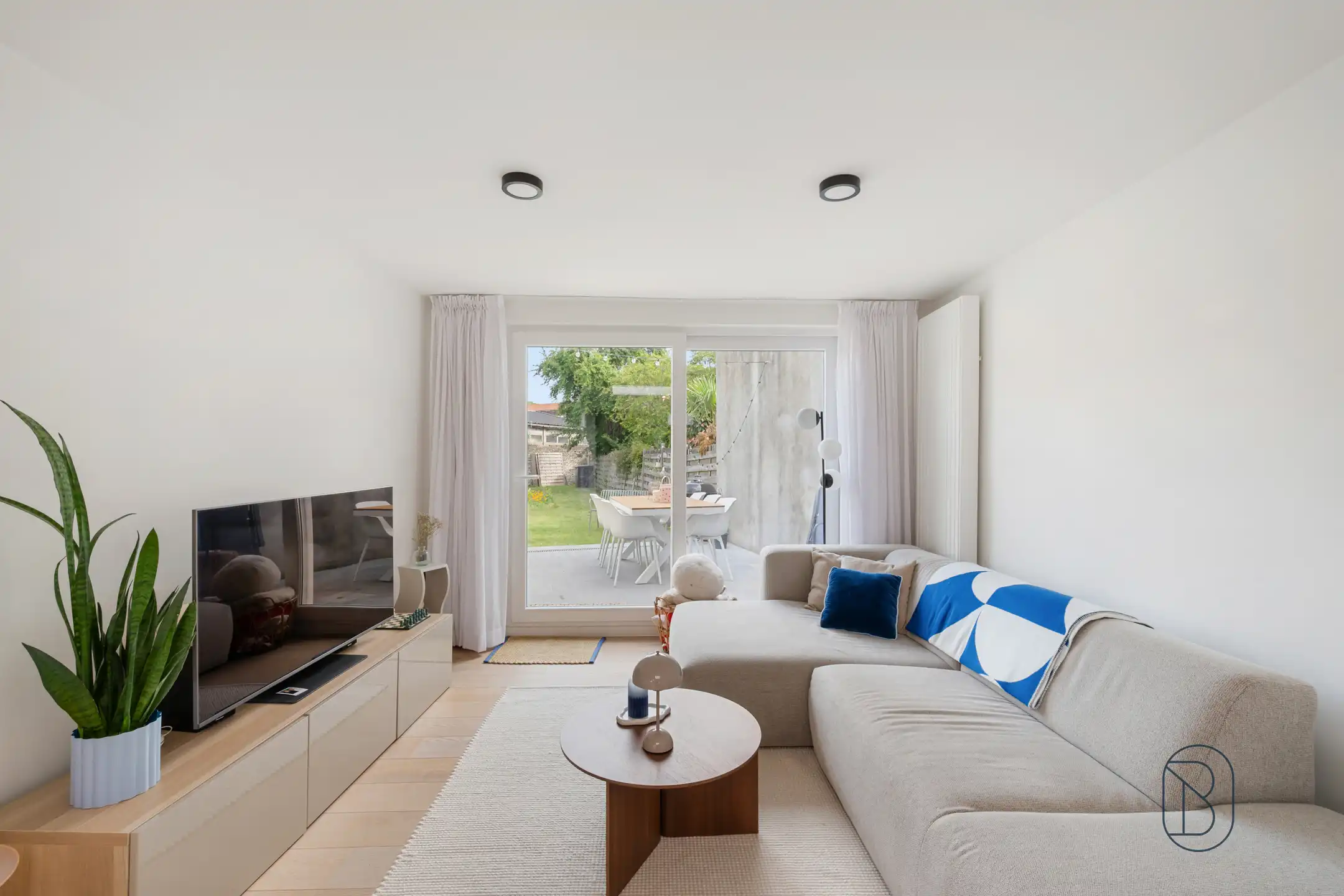 Instapklare woning met zonnige tuin in het hart van Kortrijk foto 6