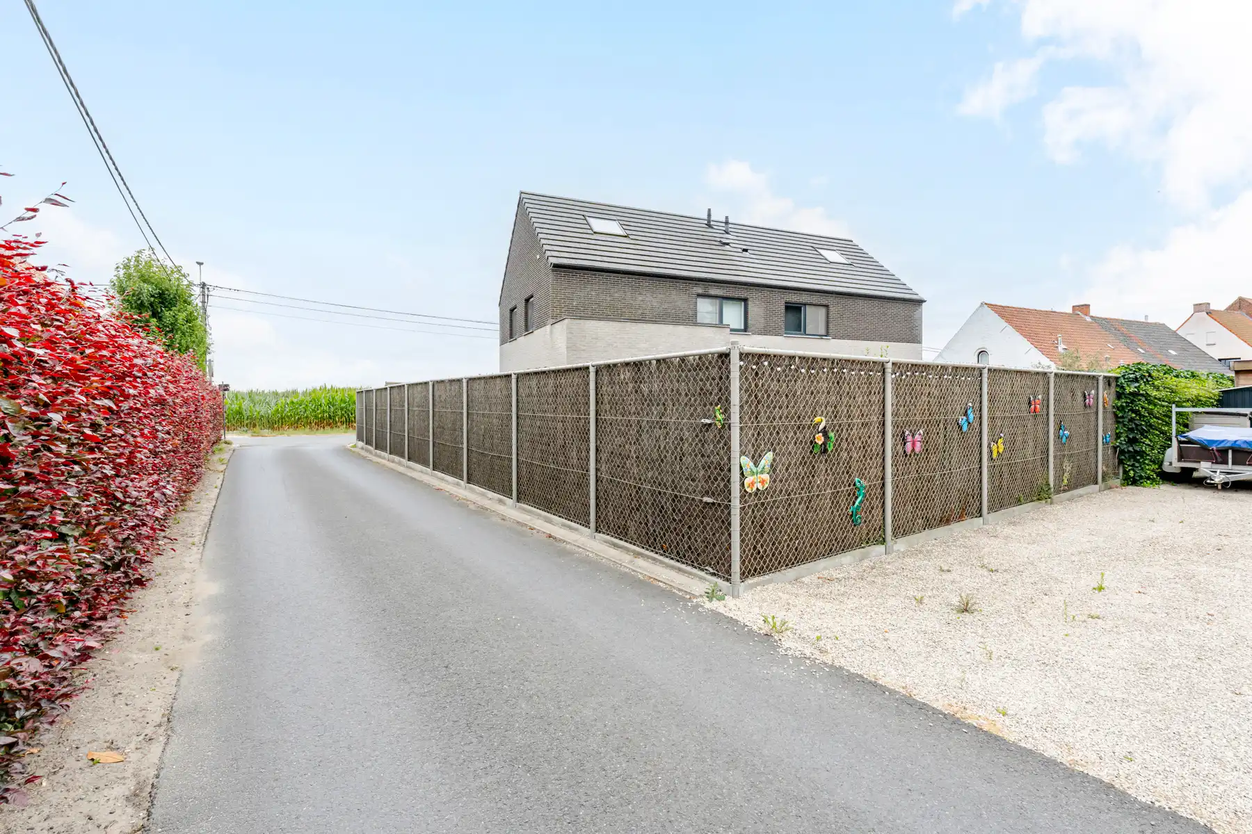 Gezellige recente halfopen bebouwing met tuin en staanplaatsen foto 7