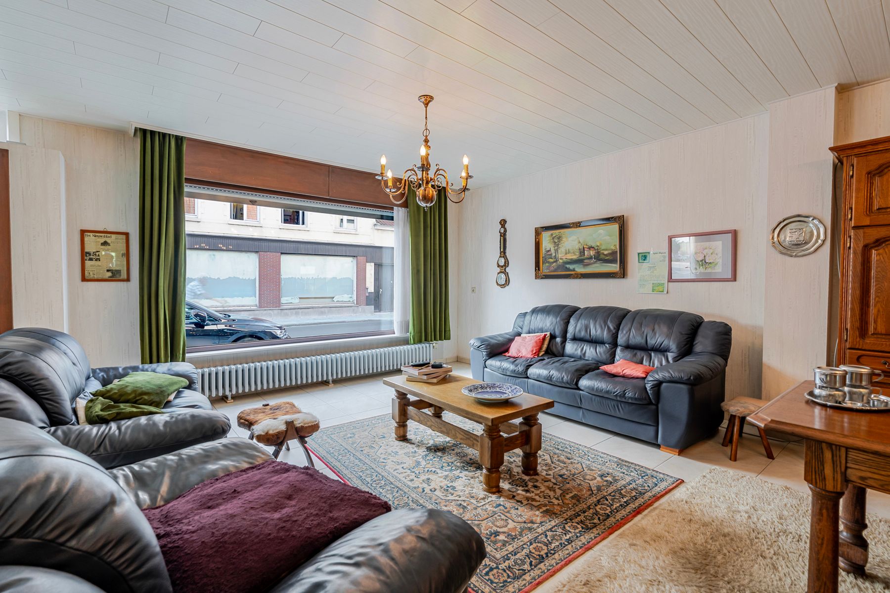 Ruime woning met meerdere bijgebouwen foto 4