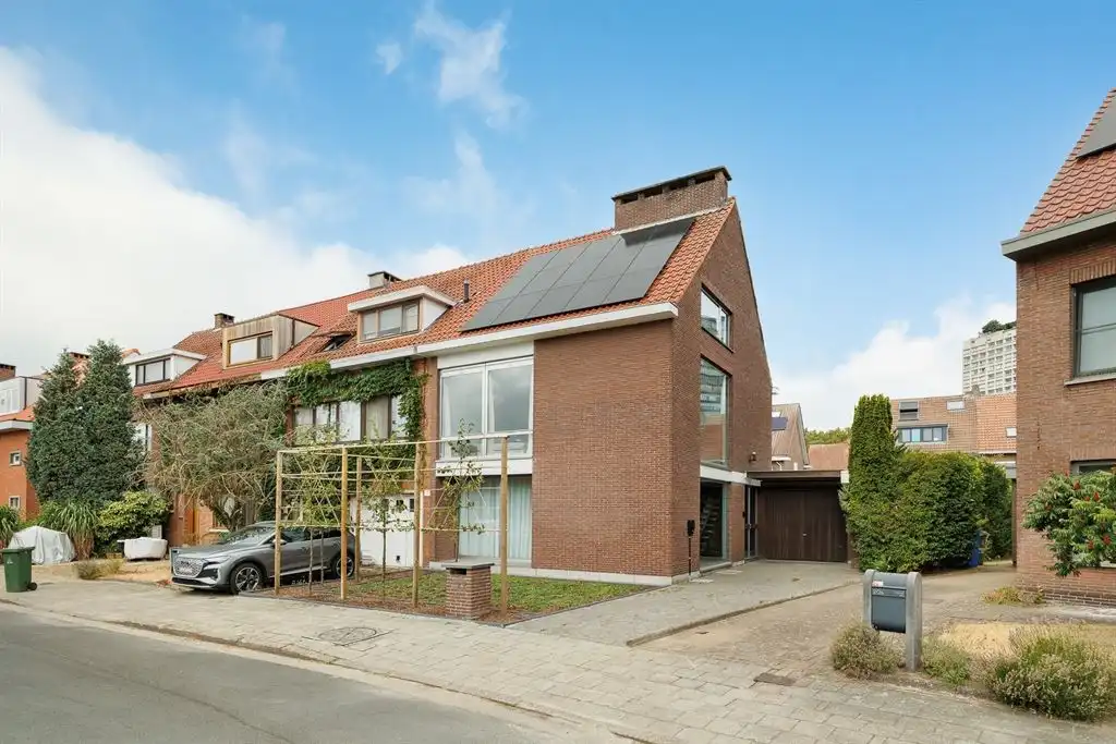Unieke jaren 80-woning met ruime tuin foto 32