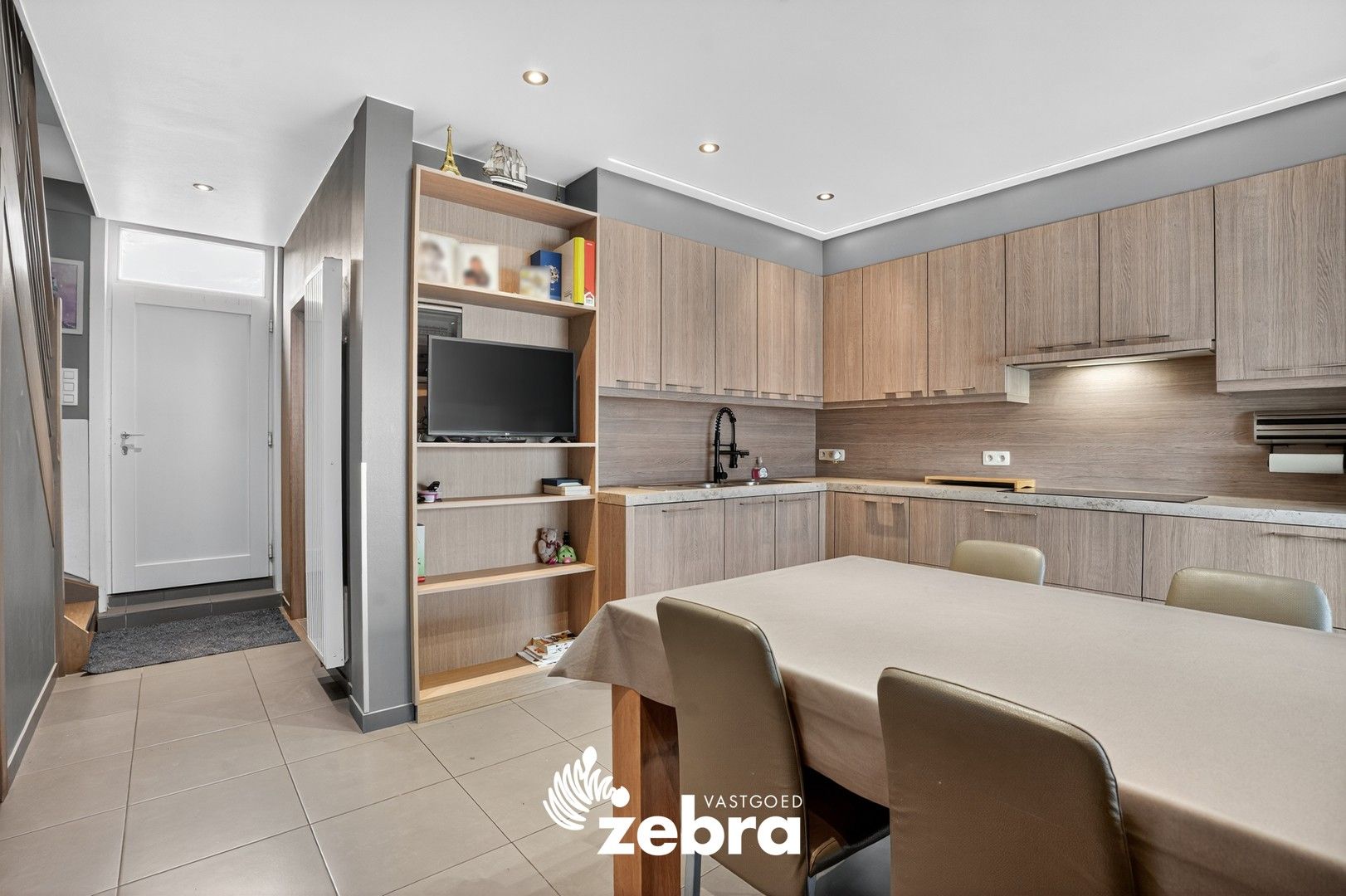 Ruime, instapklare woning met 5 slaapkamers en dubbele garage te Koolskamp! foto 17