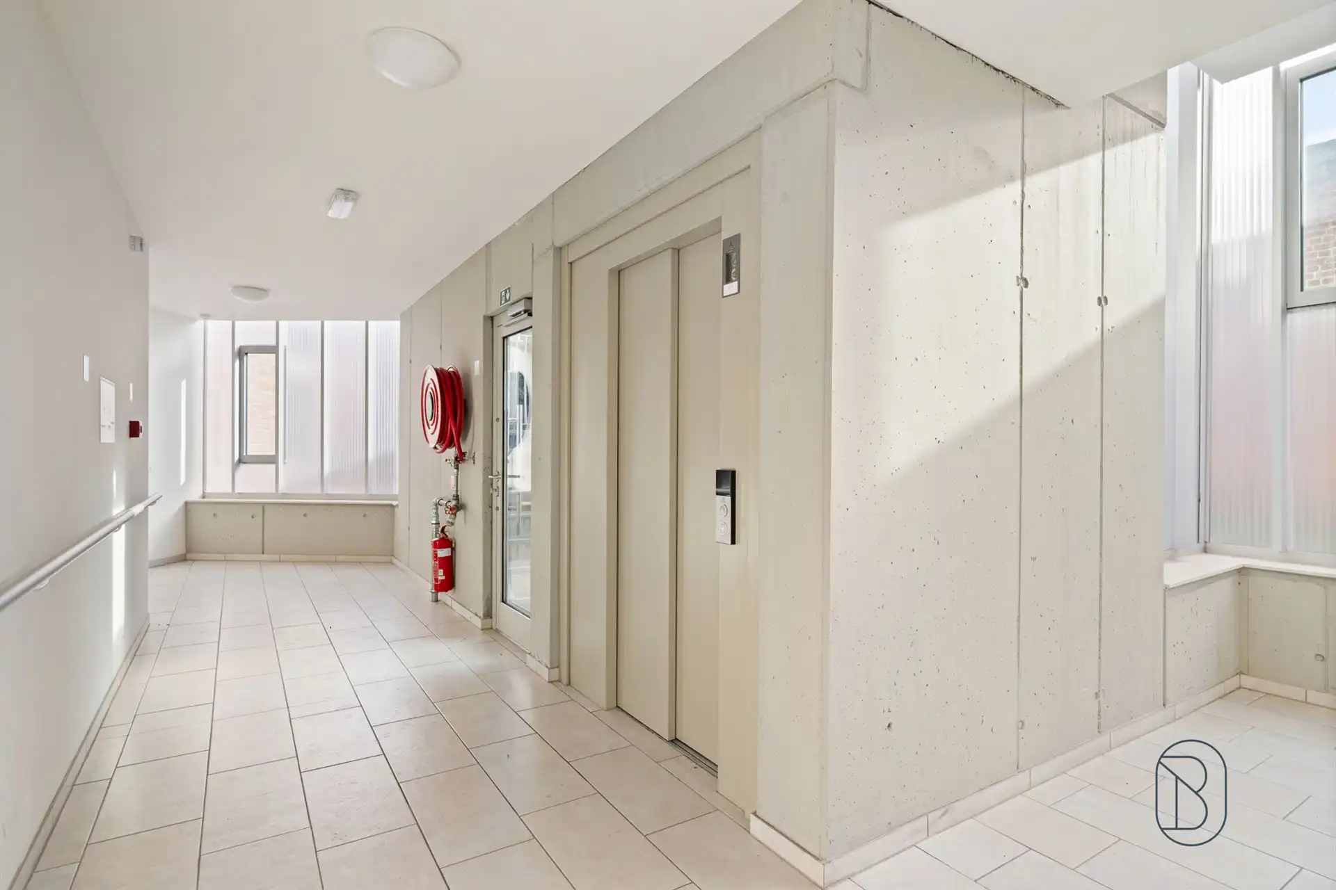 Topgelegen in het centrum: kwalitatief appartement met zicht foto 14