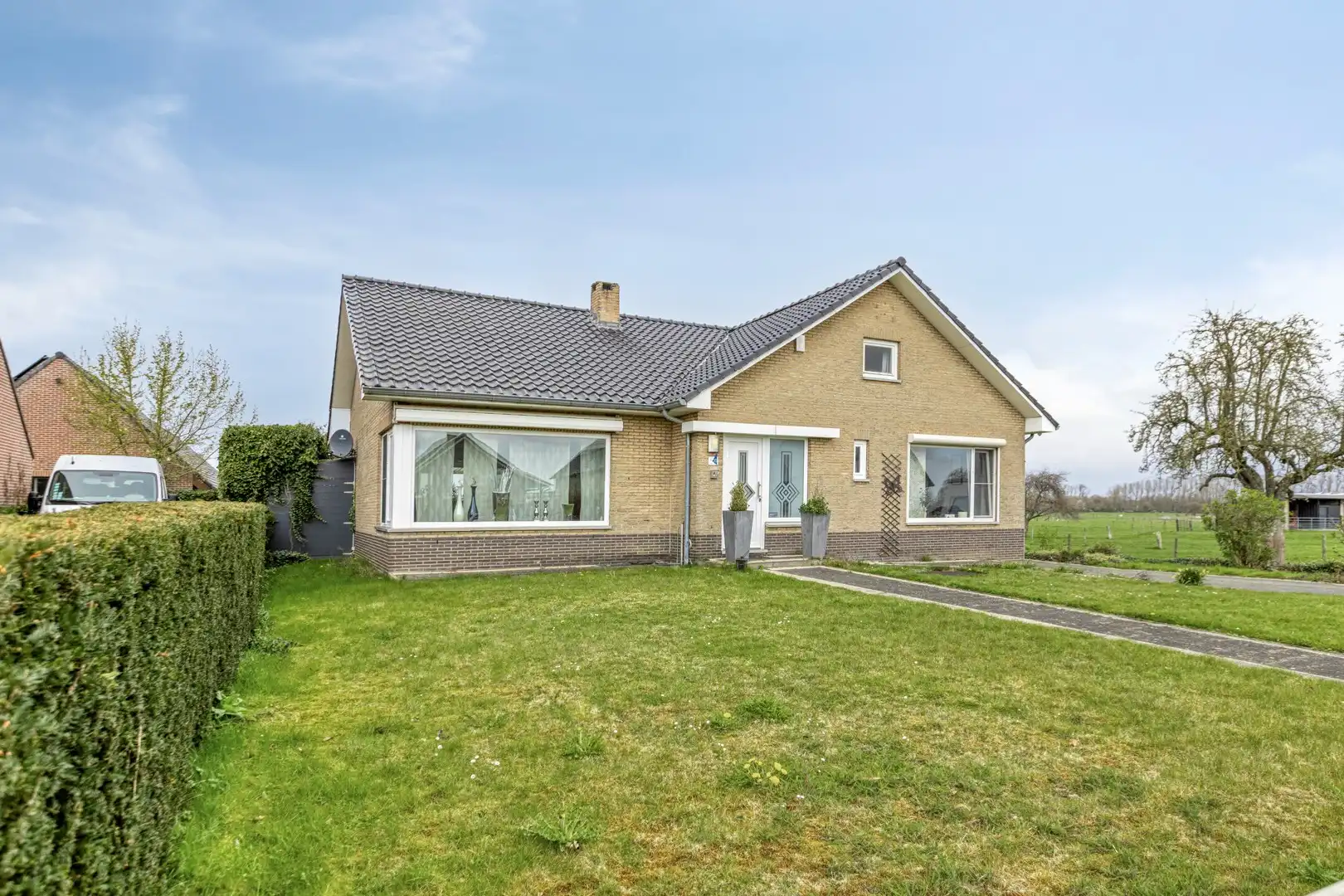 Charmante gezinswoning op ruim perceel foto 4