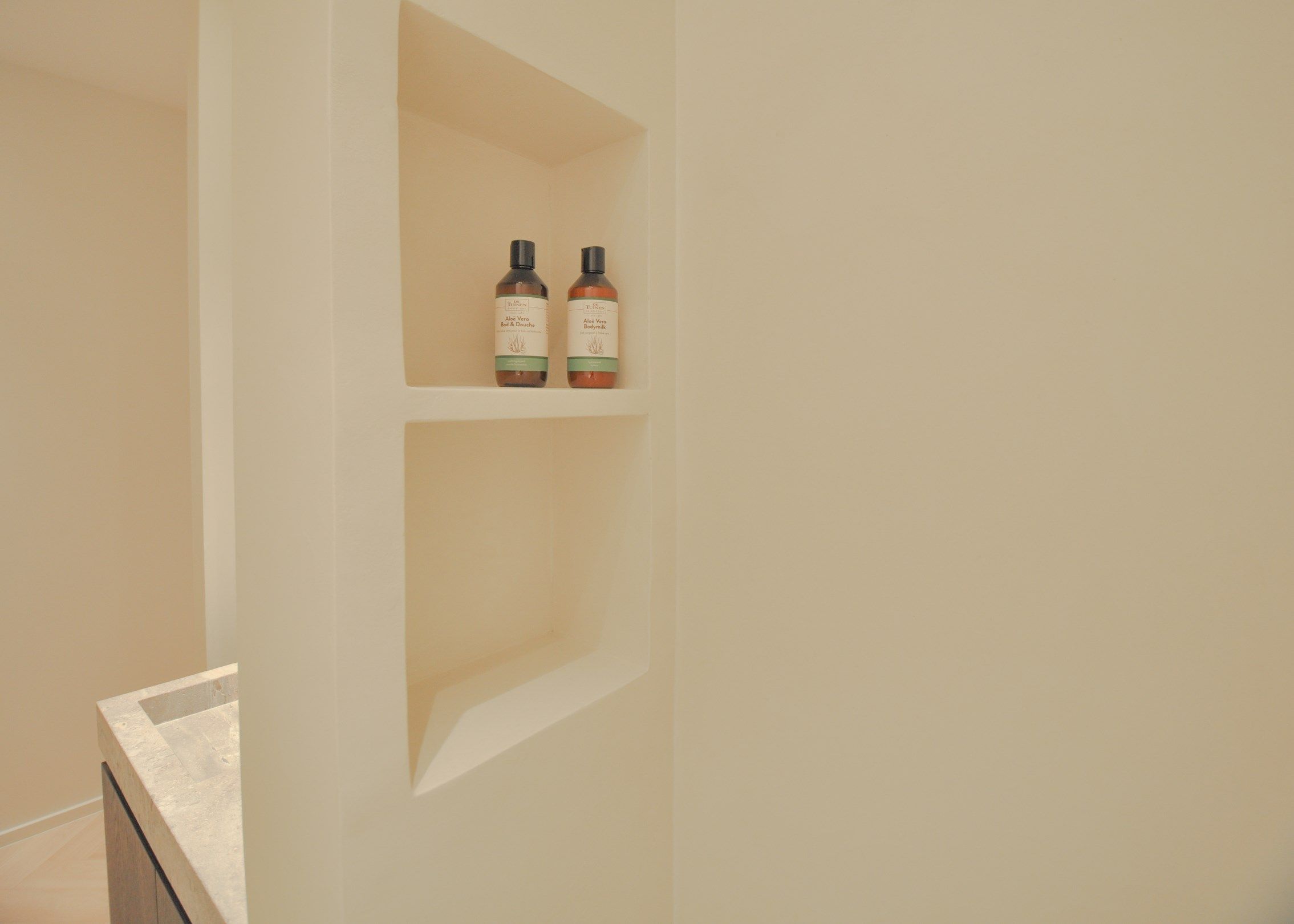Uitzonderlijk ,tijdloos volledig gerenoveerd appartement met een open zicht . foto 37