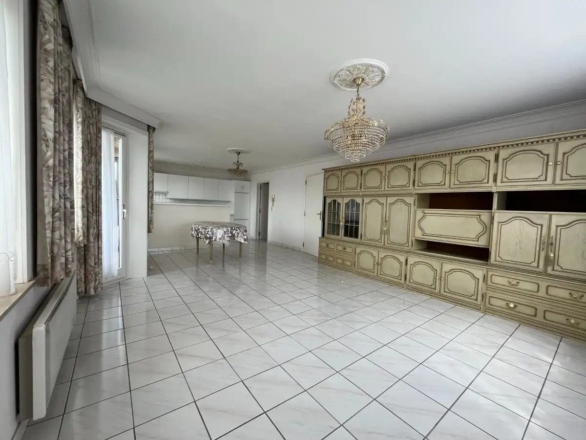 Roeselare - Zeer lichtrijk appartement met 2 slaapkamers, 2 terrassen en dubbele garage foto 4