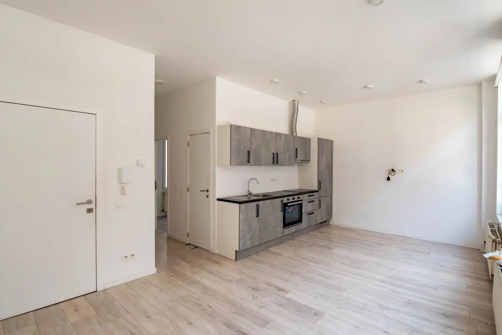 Gerenoveerd appartement met 2 slk foto 5