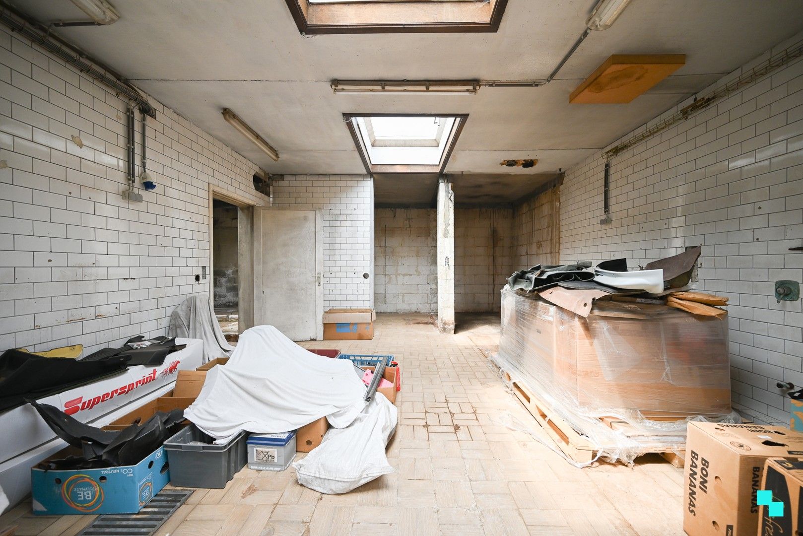 Bedrijfsgebouw met bovenliggend appartement te Sint-Eloois-Winkel foto 10