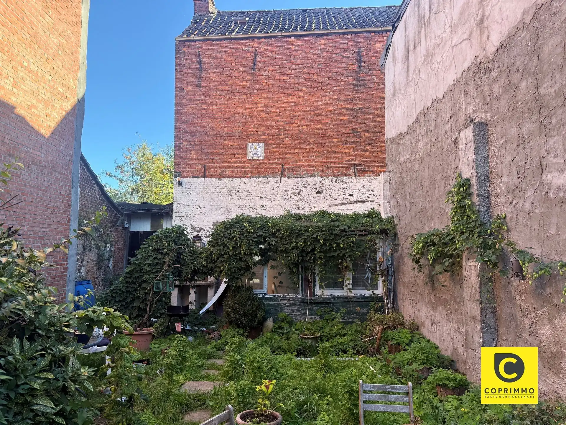 Te renoveren woning met bouwgrond  foto 2