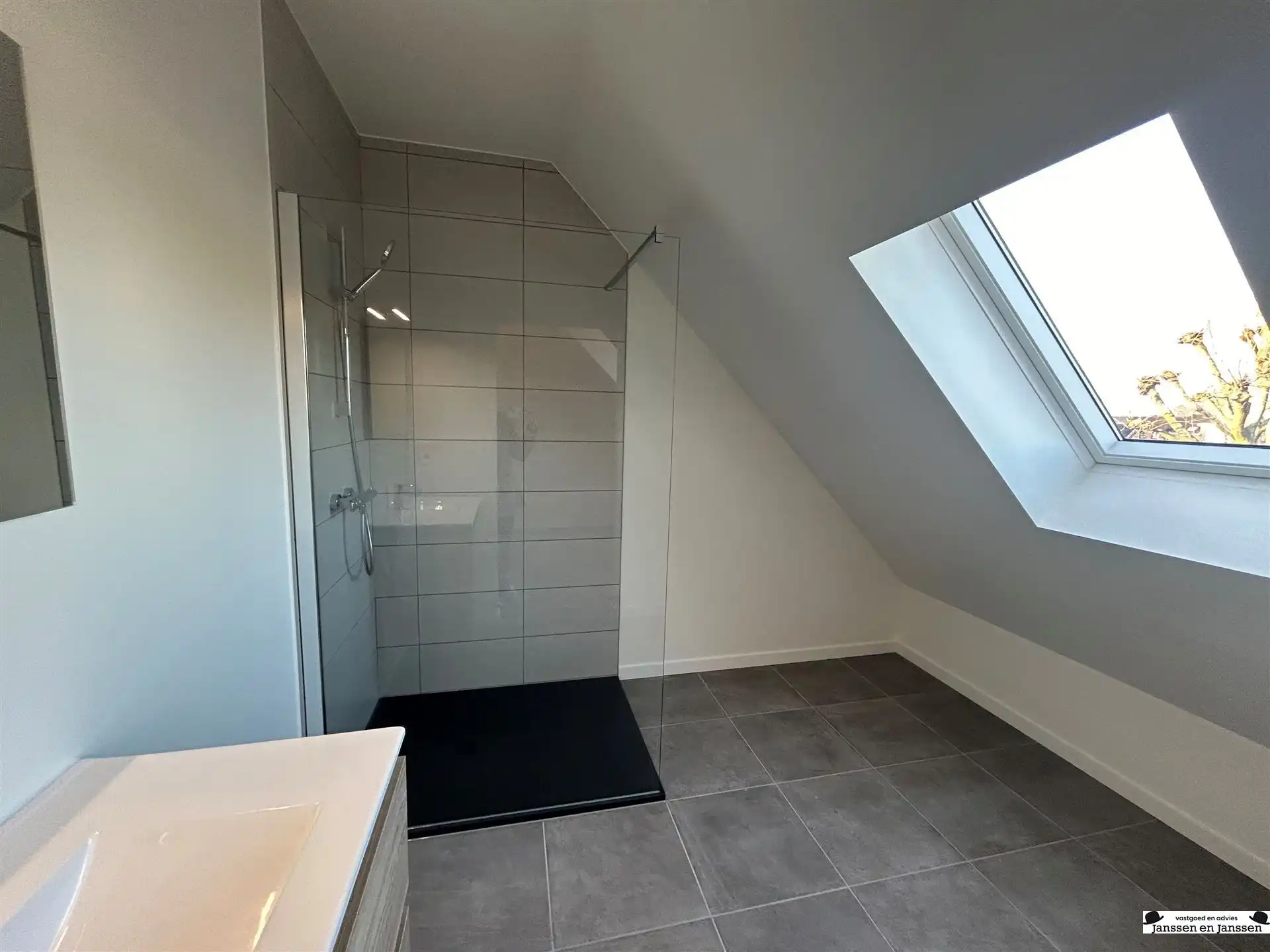 Gezellig appartement met 1 slaapkamer, autostaanplaats en berging foto 18