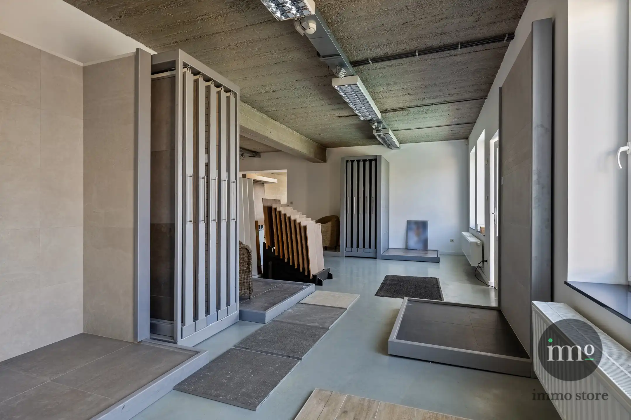 MULTIFUNCTIONEEL volledig gerenoveerd gebouw met bijgebouw, 7 slaapkamers, appartement, tuin en zwembad! foto 20