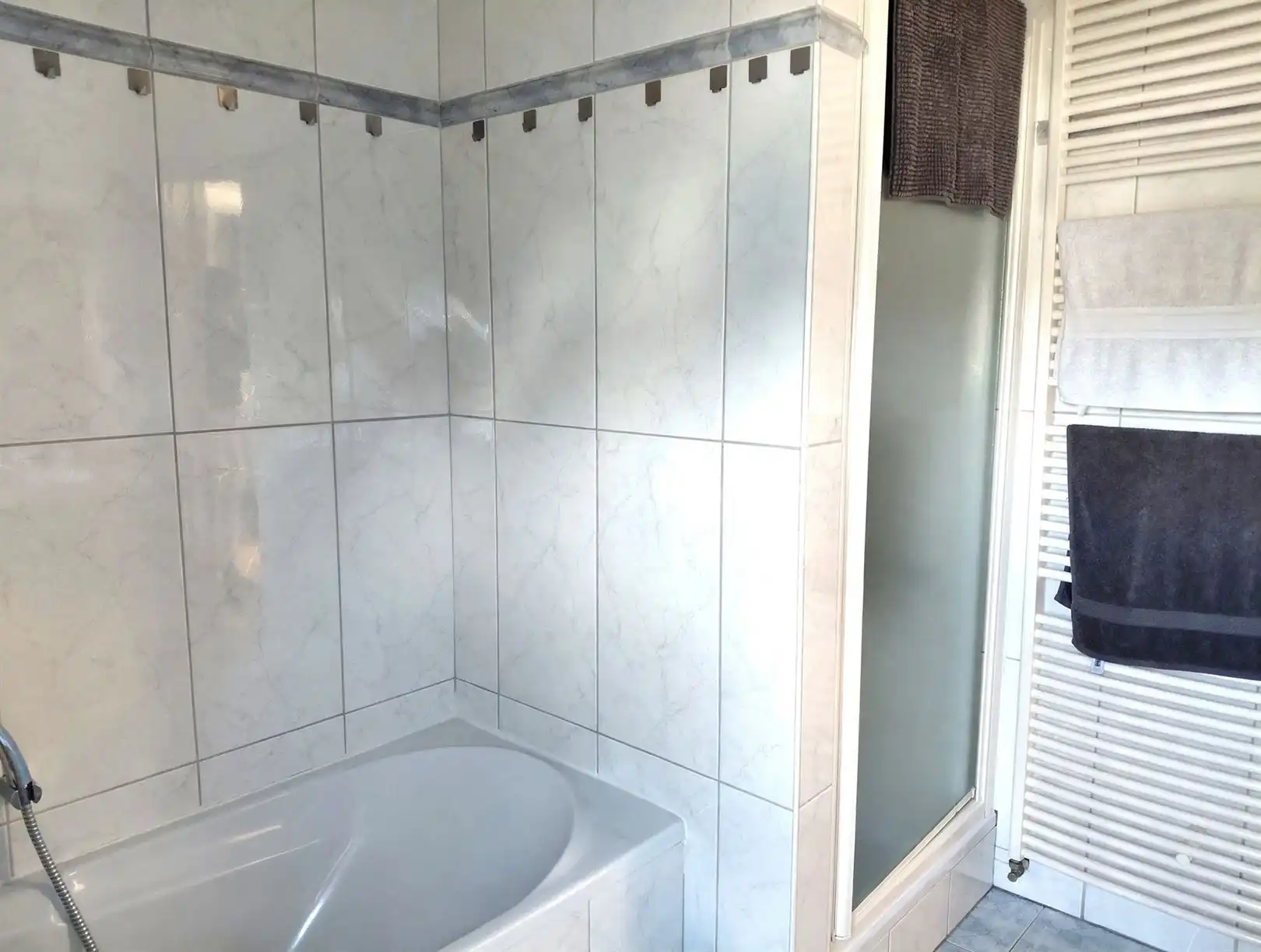 TE HUUR: Ruim appartement met 2 slaapkamers en 2 terrassen te Heusden-Zolder! foto 8