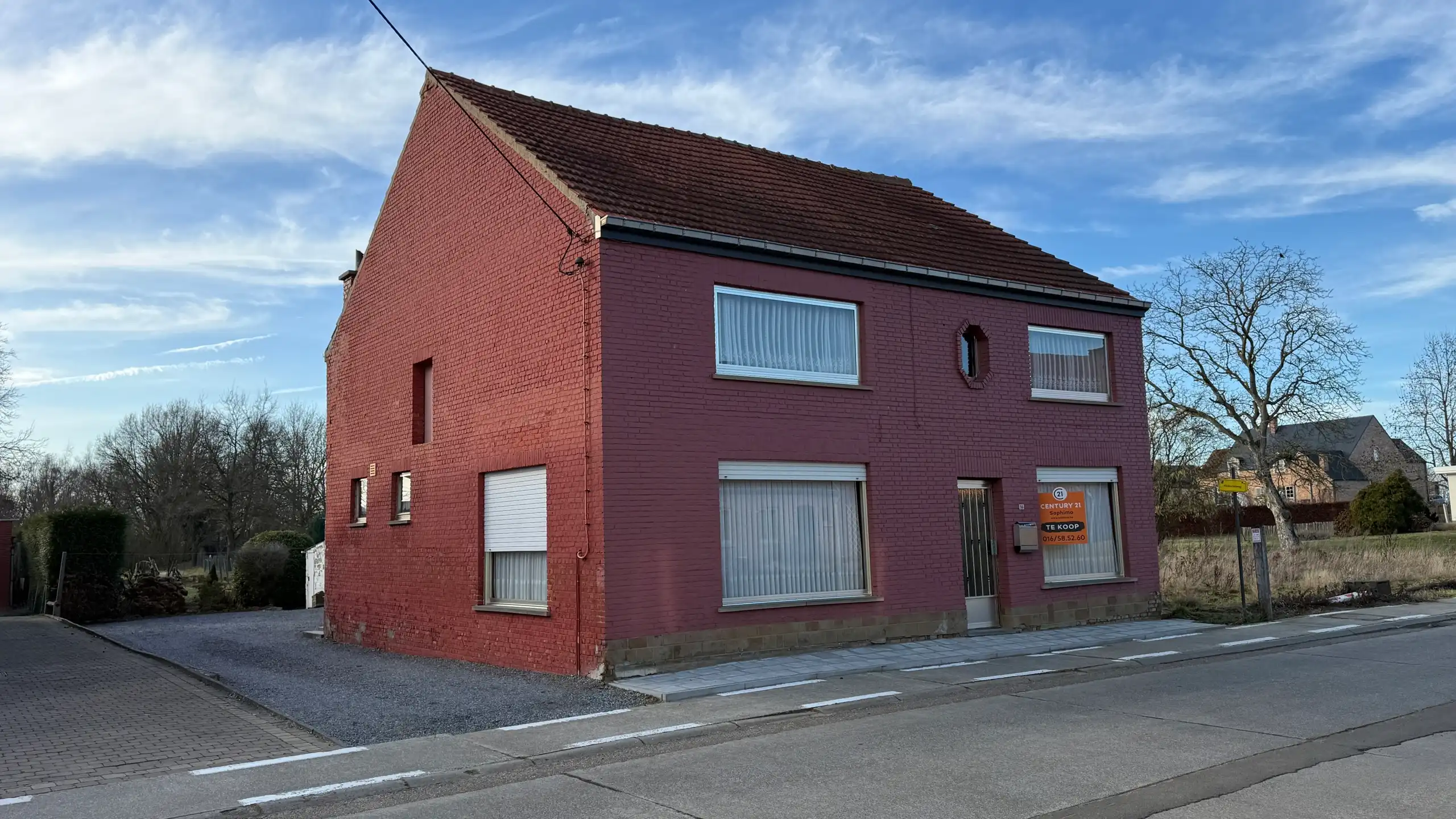 Hoofdfoto van de publicatie: Goed gelegen woning op perceel van 9a70