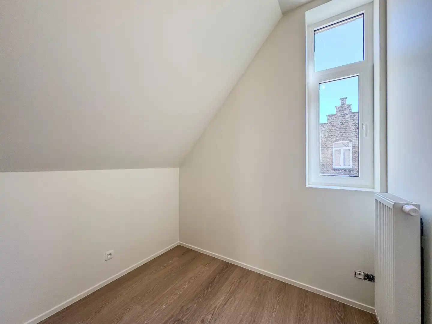 Ruim appartement met 2 slaapkamers en terras in het centrum. foto 16
