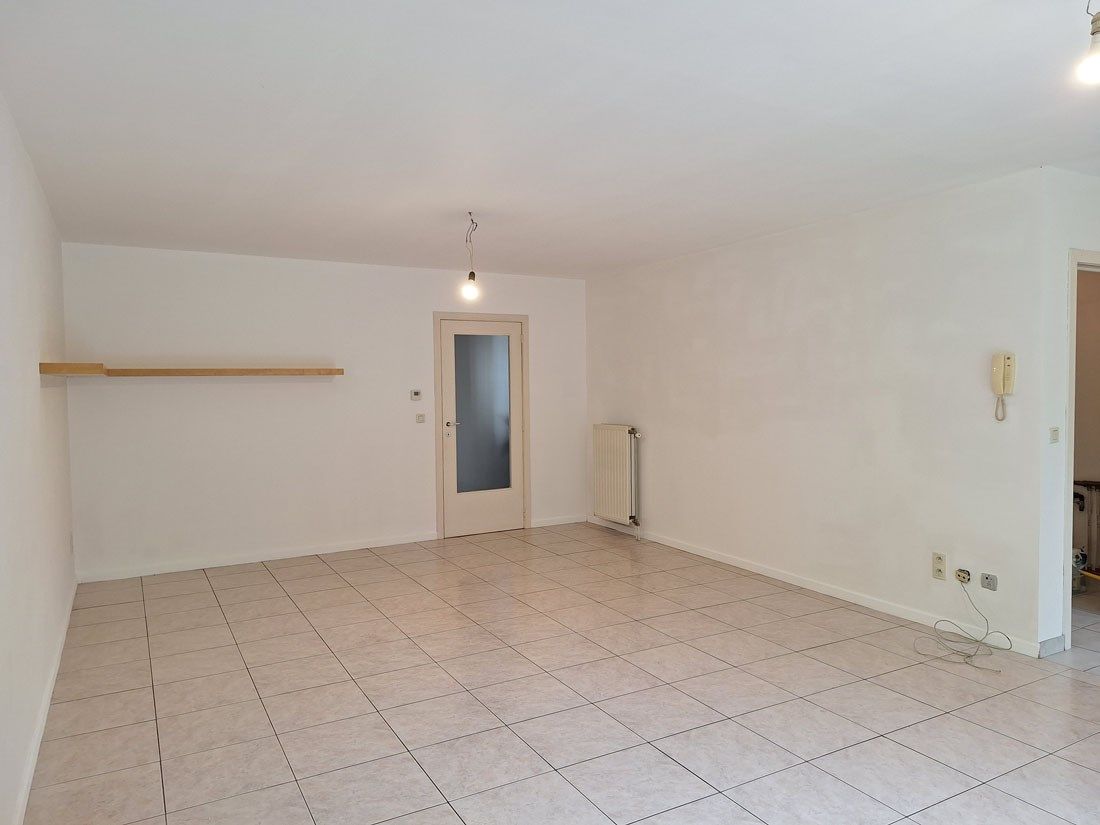 Stijlvol gelijkvloers appartement met terras en autostandplaats foto 6
