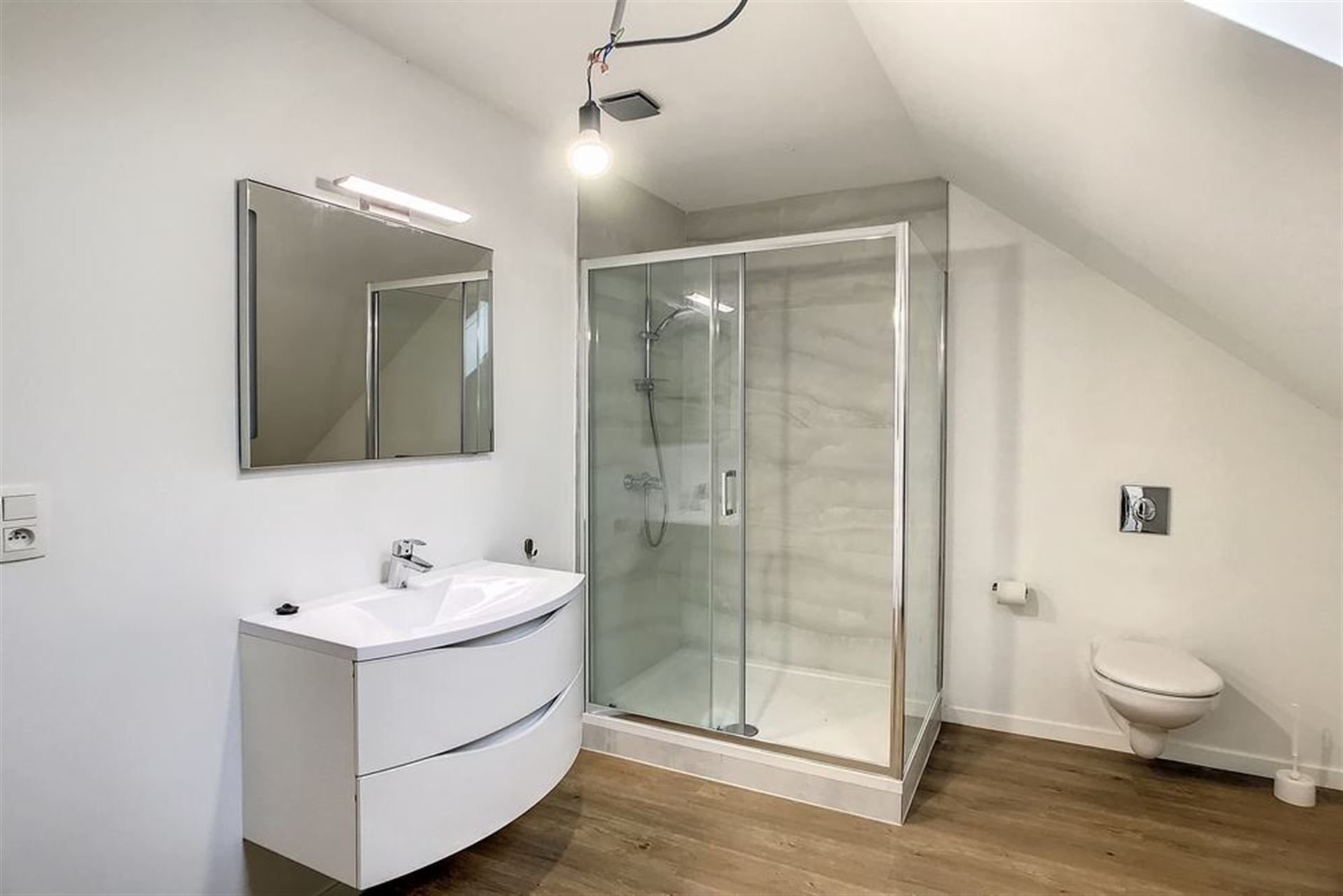 Volledig gerenoveerde woning met tuin foto 10