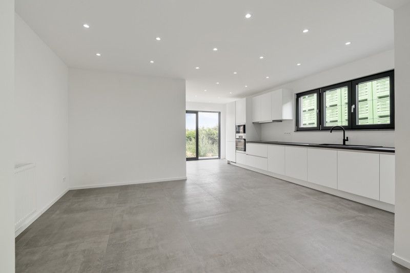 Totaal gerenoveerde woning, gelegen op 7are in een zeer rustige straat foto 7