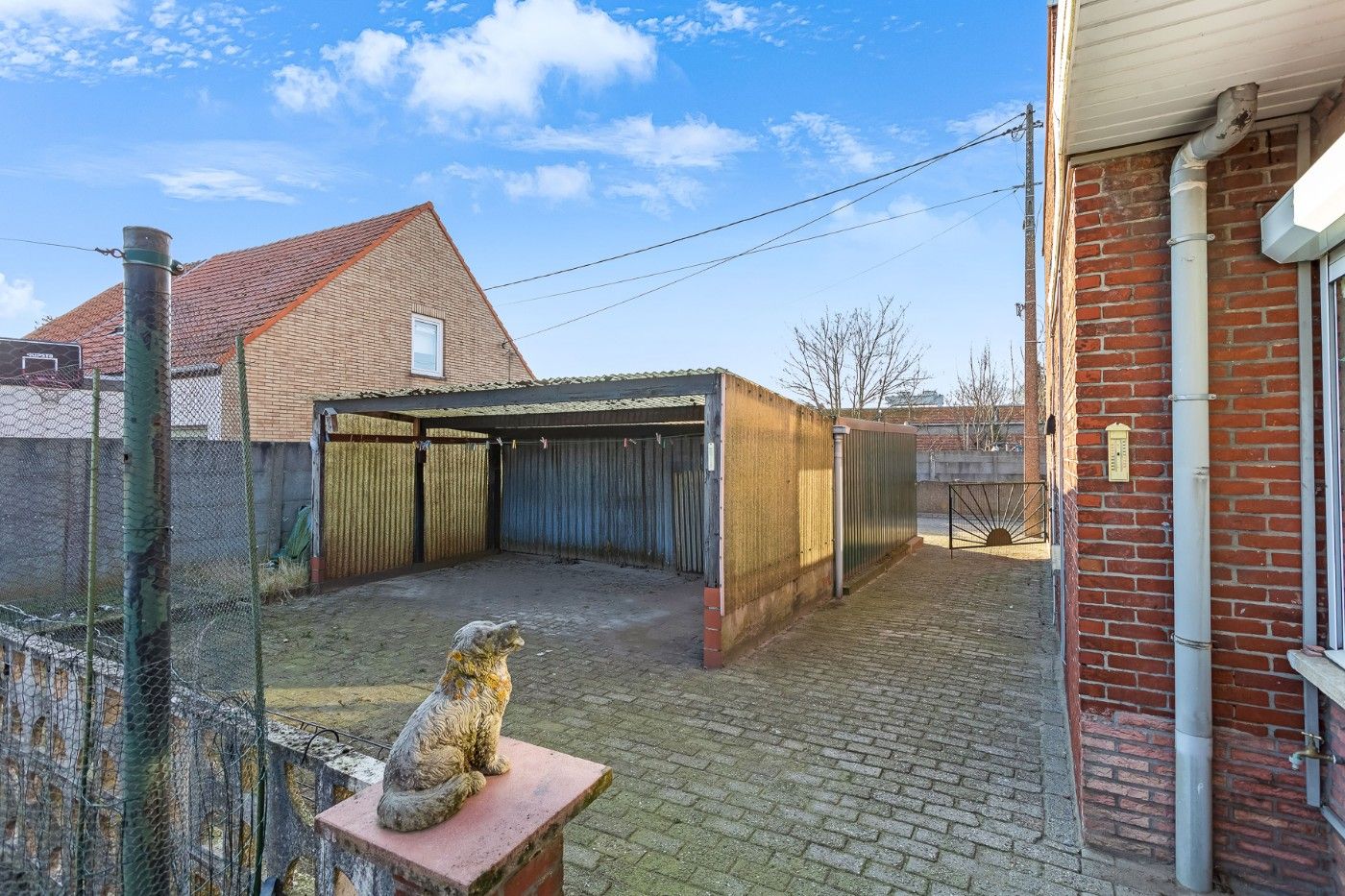 Licht op te frissen, vrijstaande woning met 2 à 3 slpk., tuin en dubbele garage foto 18