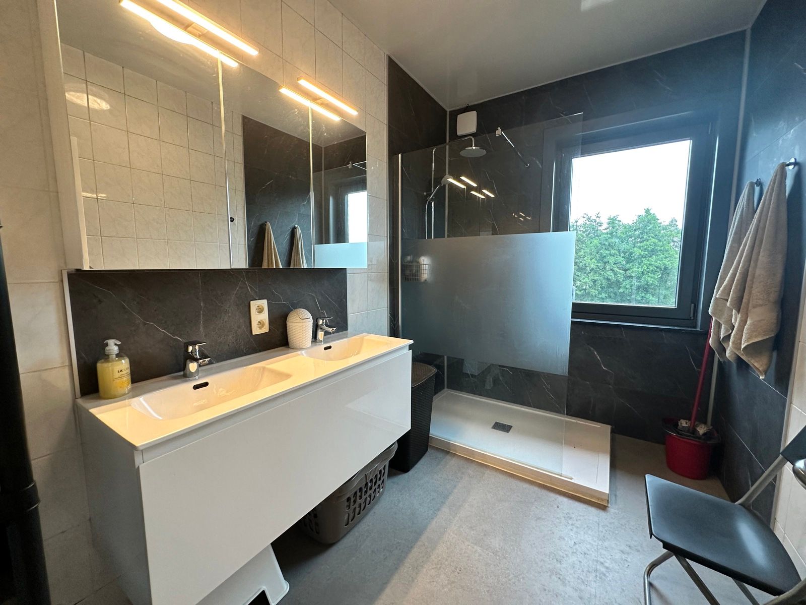 TE HUUR - ruim appartement met 3 slaapkamers  foto 10