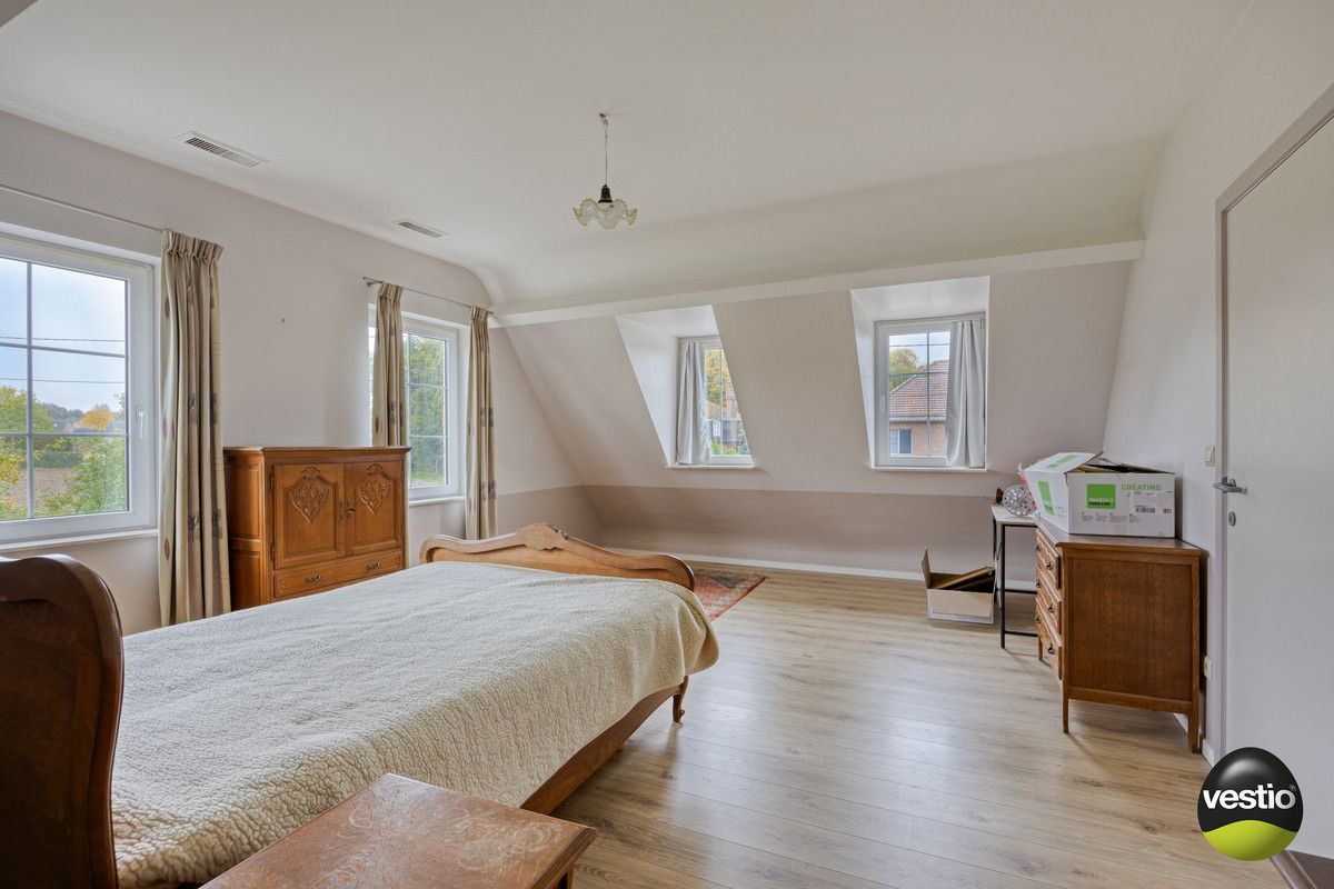 RUSTIG GELEGEN RUIME VILLA MET 5 SLK OP RIANT PERCEEL VAN 18A61CA IN STADSRAND TONGEREN. foto 31