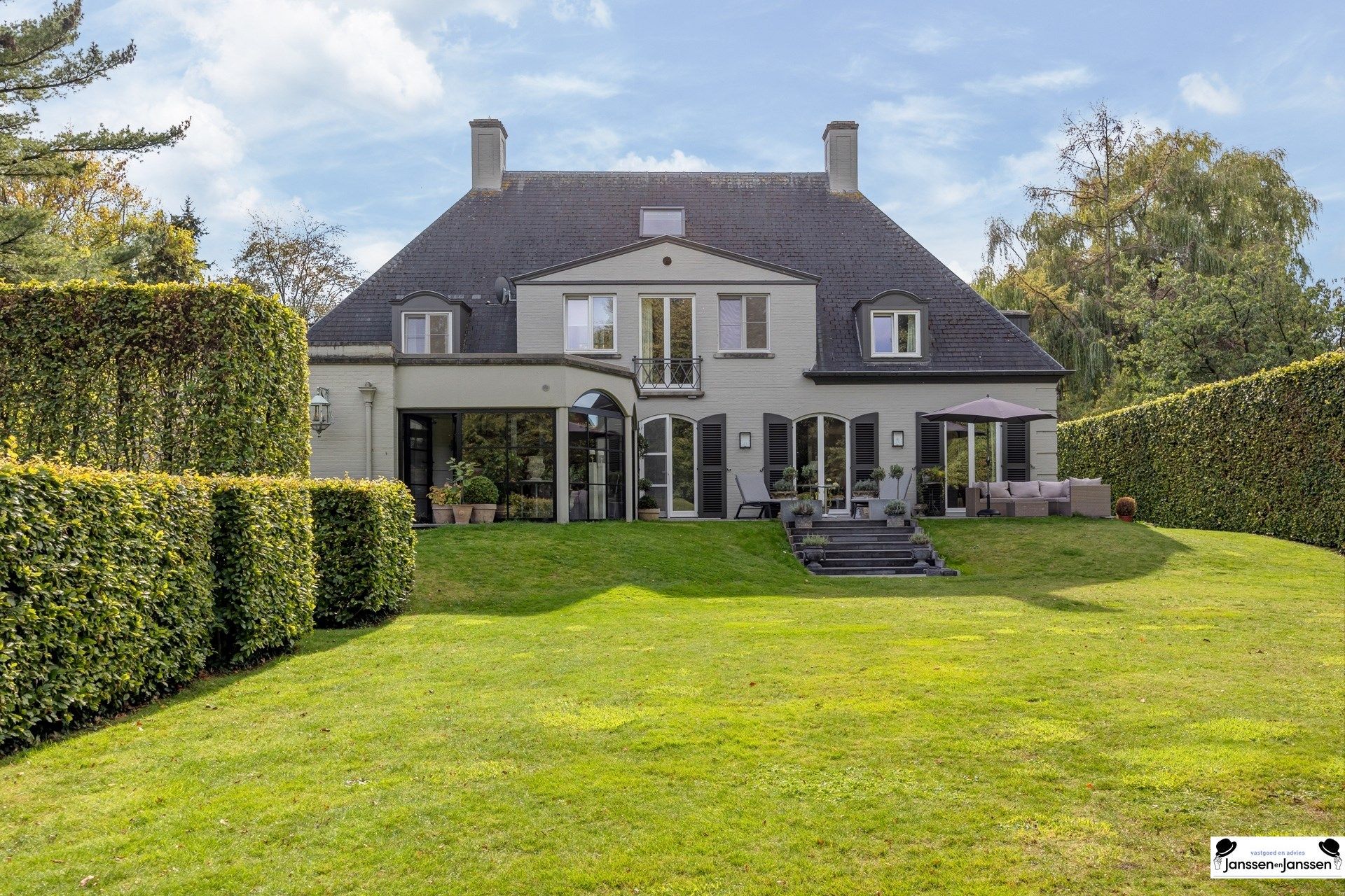 Tijdloze elegantie met moderne luxe foto 20