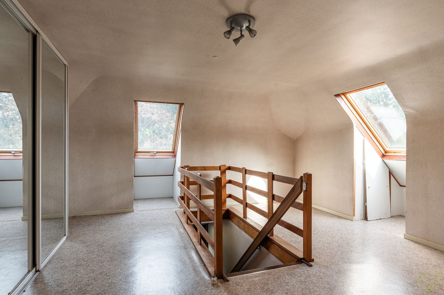 Vrijstaande te renoveren villa op uitzonderlijk groot perceel met bosgrond in Lembeke foto 14