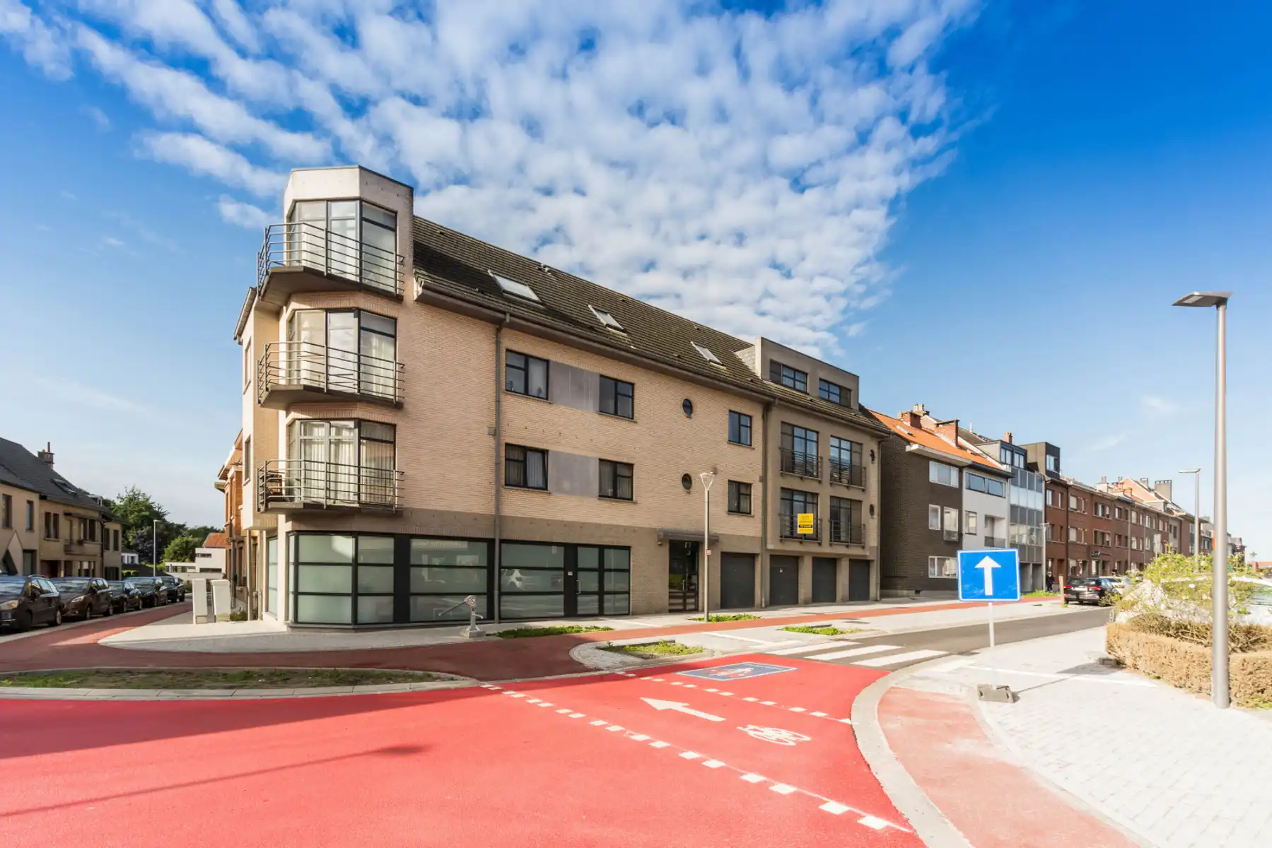 Centrum: instapklaar duplex-appartement met garagebox... foto {{pictureIndex}}