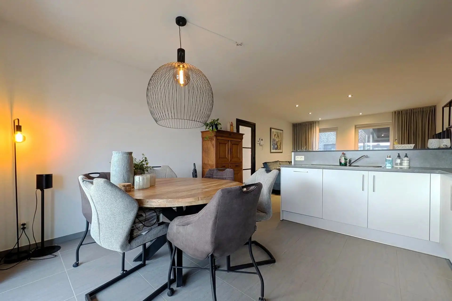 Energiezuinige en recente woning (143m²) met 3 slaapkamers te Veldwezelt (Lanaken) en nabij Maastricht (NL) foto 2