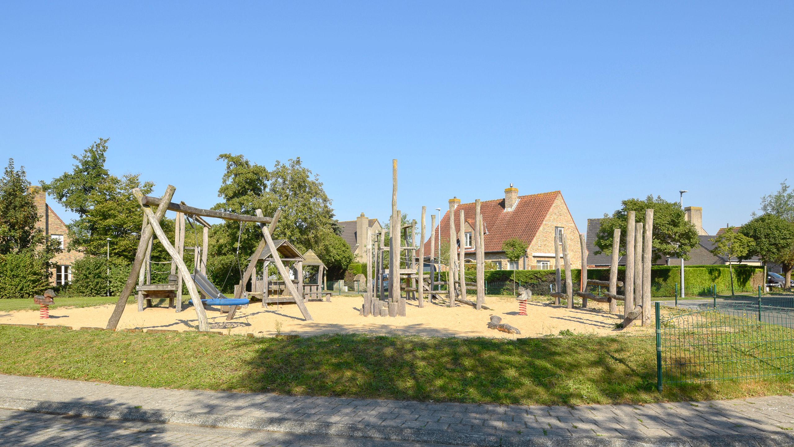 Alleenstaande villa in een rustige, residentiële wijk... foto 3