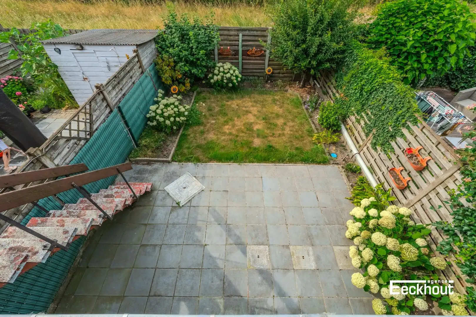 Te moderniseren woning op goede ligging met garage en tuin! foto 6
