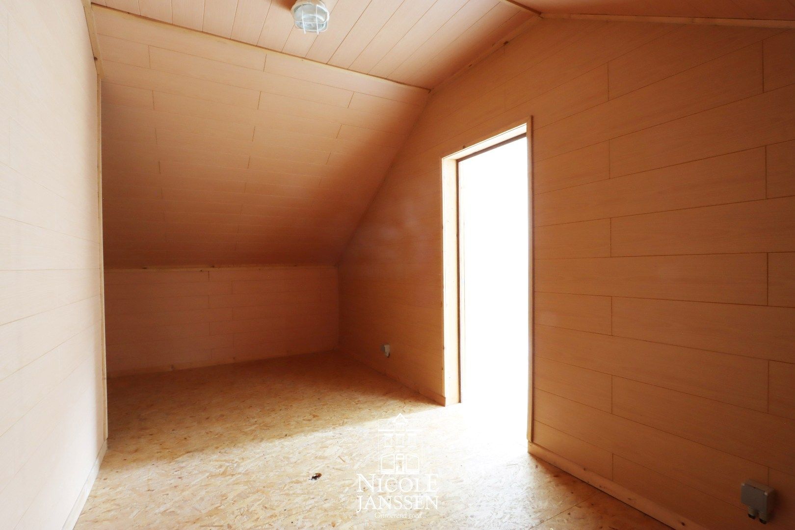 Ruime woning met grote kelder  foto 20