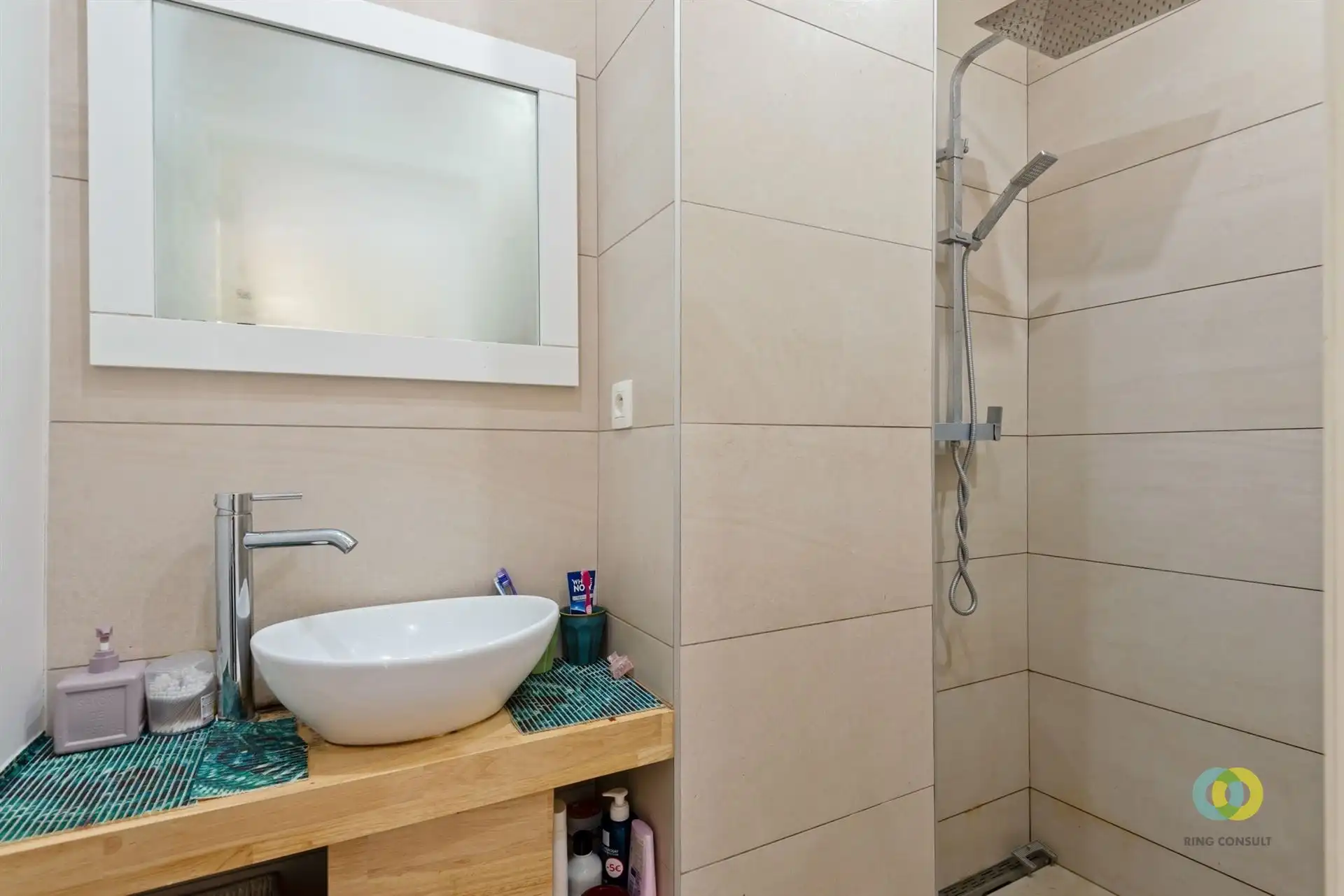 Gelijkvloers één-slaapkamer appartement met tuin foto 6