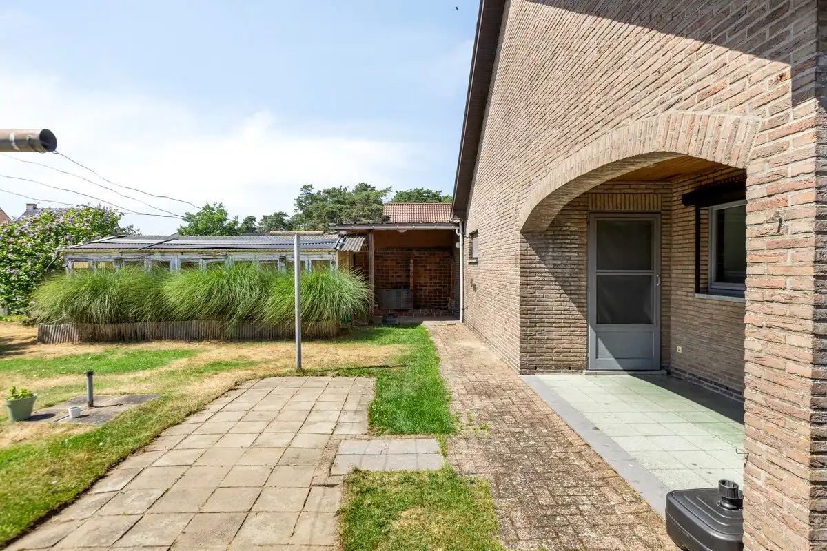 Rustig gelegen gelijkvloers woning met 2 slpks en ruime zolder. foto 15