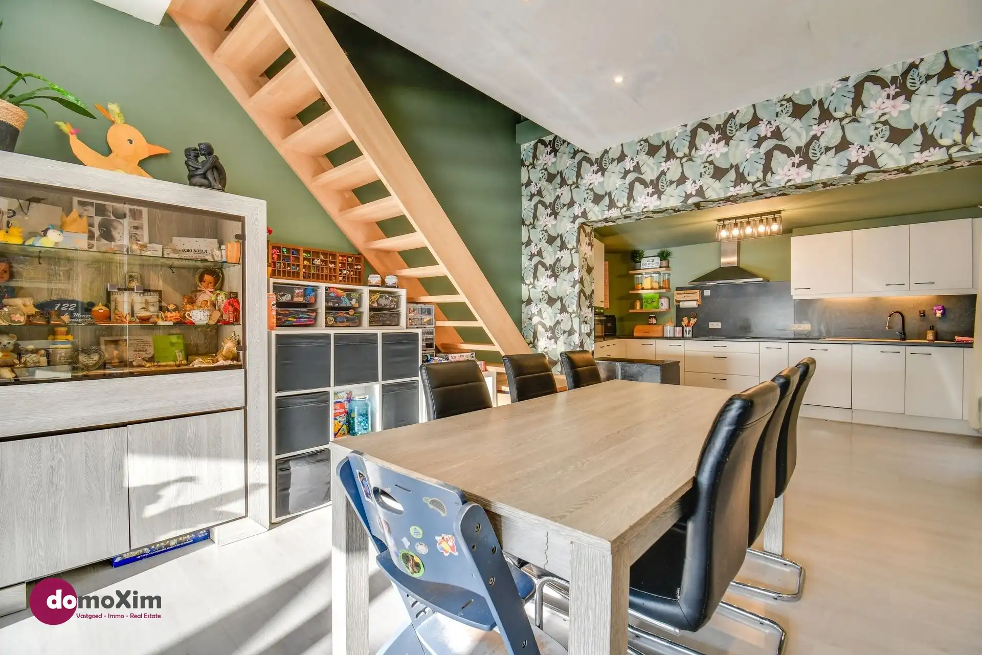 Praktische woning met mooie tuin en uitstekende bereikbaarheid foto 5