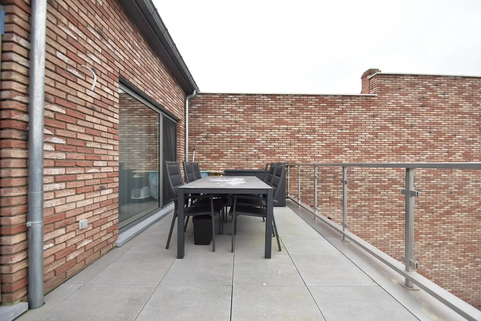 *** IN OPTIE **** Knap ingericht  en ruim appartement met 2 slaapkamers en groot terras foto 26