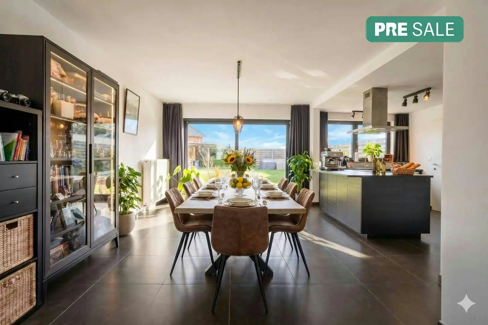 Moderne en instapklare gezinswoning met tuin in Koolskamp foto {{pictureIndex}}