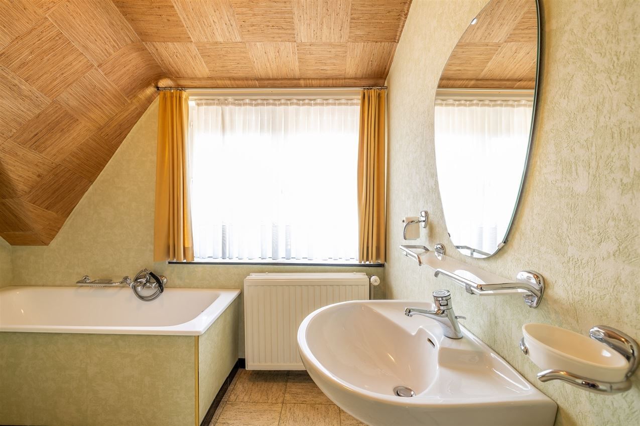 Charmante woning met 3slk. op rustige ligging foto 19