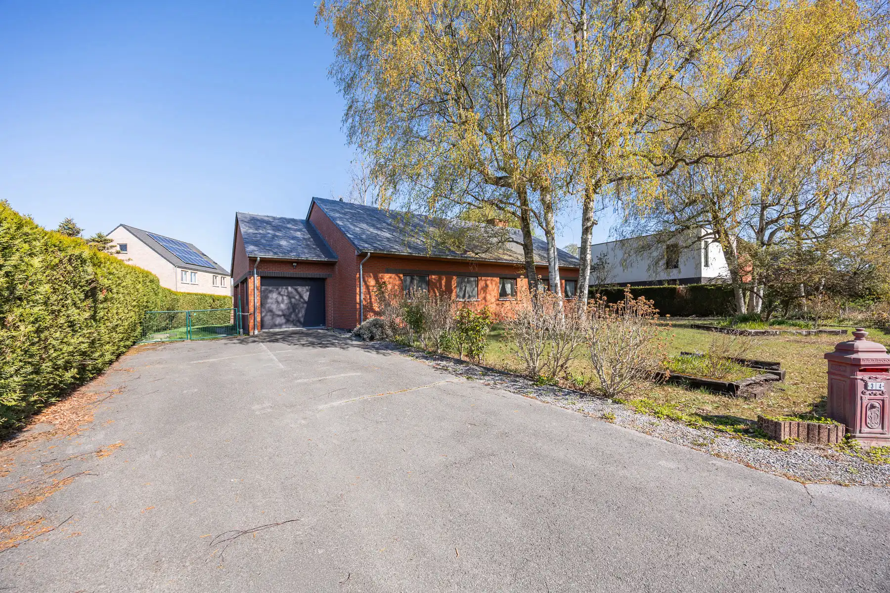 Prachtige woning in rustige wijk nabij groen gebied foto 3