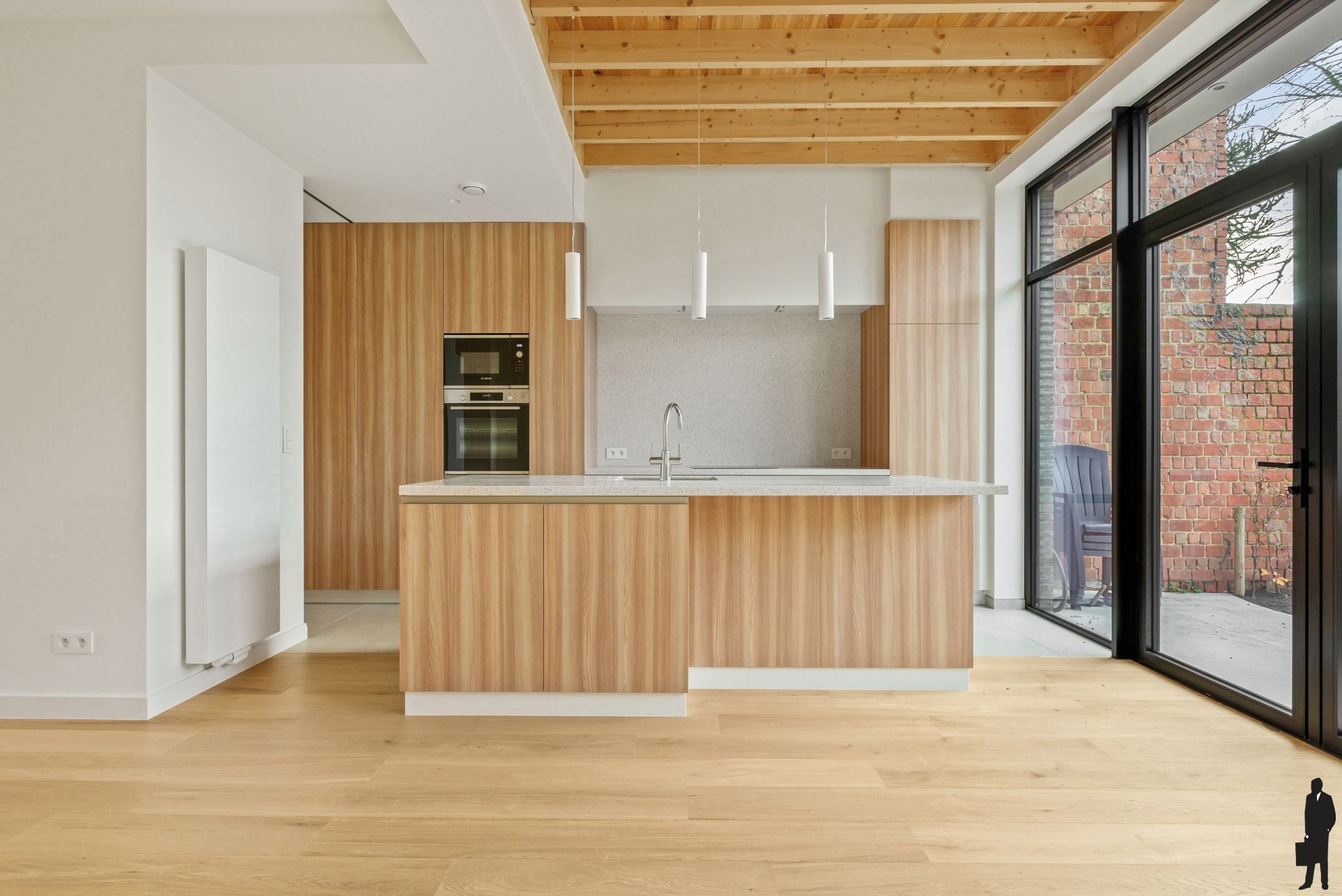Gerenoveerde woning met 3 ruime slaapkamers en zuid tuin foto 9