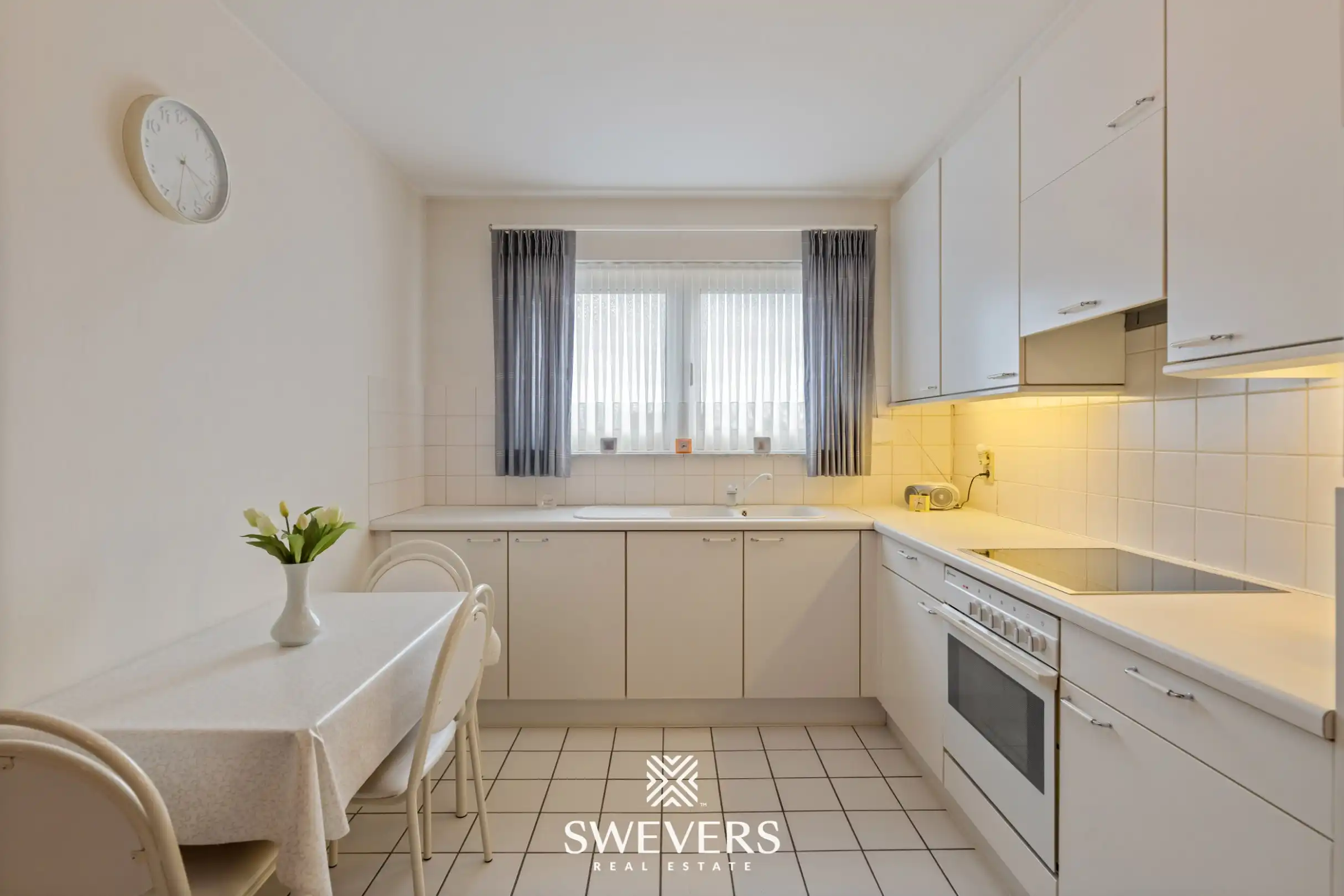 Ruim 2-slaapkamerappartement met groot terras en privéparking in centrum Beringen foto 9