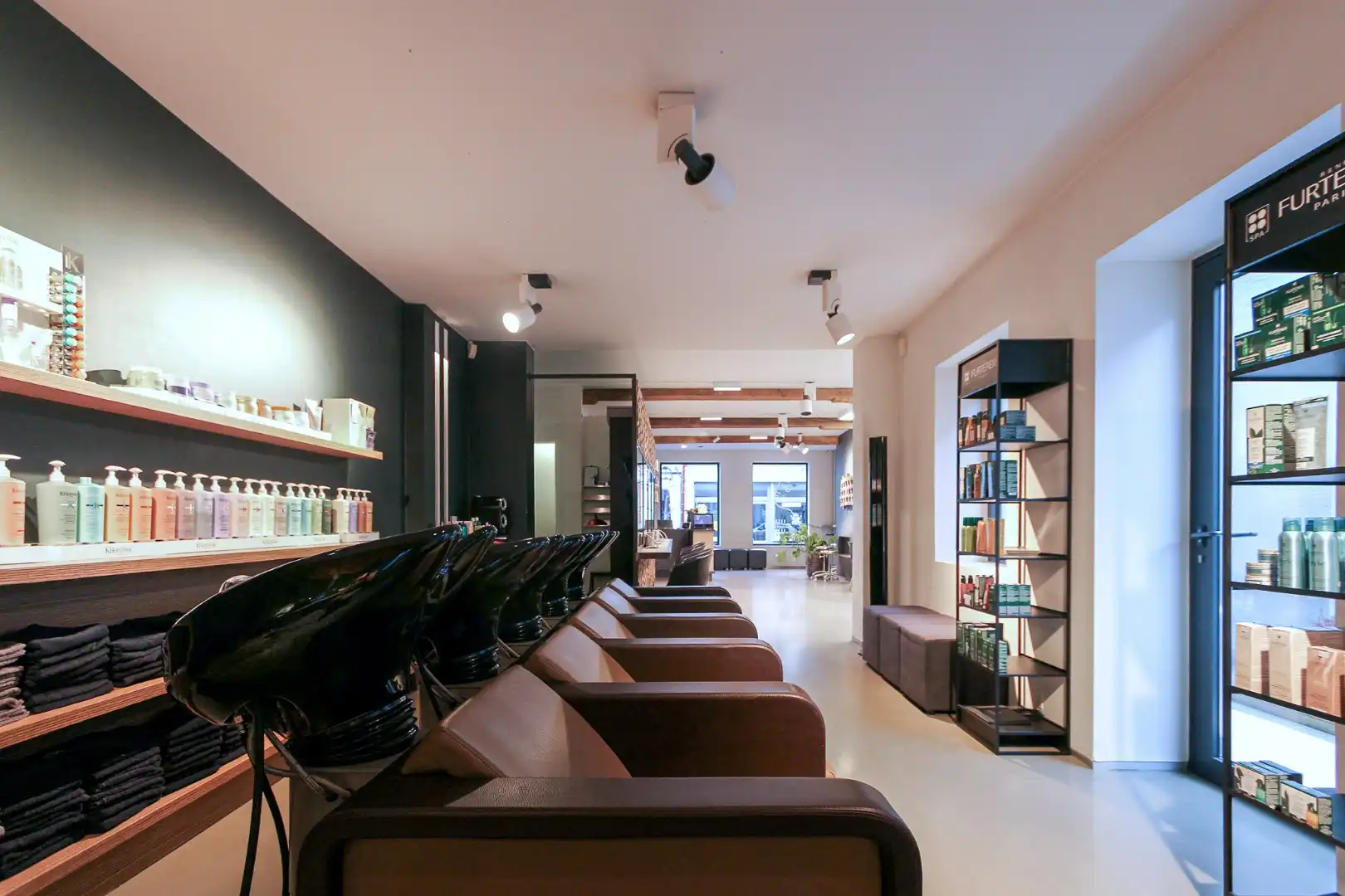 Handelsgelijkvloers Smedenstraat 13 Brugge te huur en te koop foto 8
