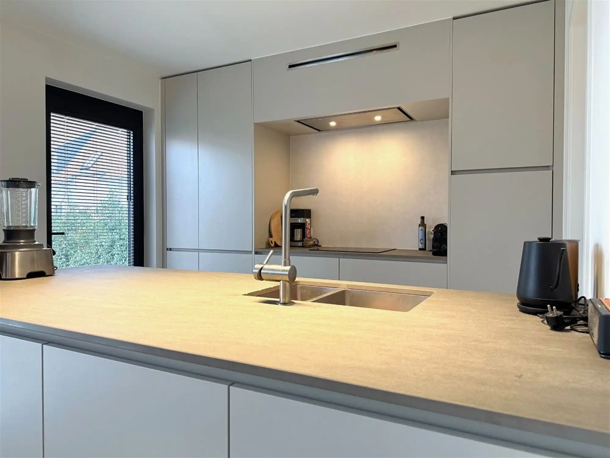 Instapklare DORPSWONING met 3 SLAAPKAMERS, TUIN/TERRAS, CARPORT & grote KELDER foto 9