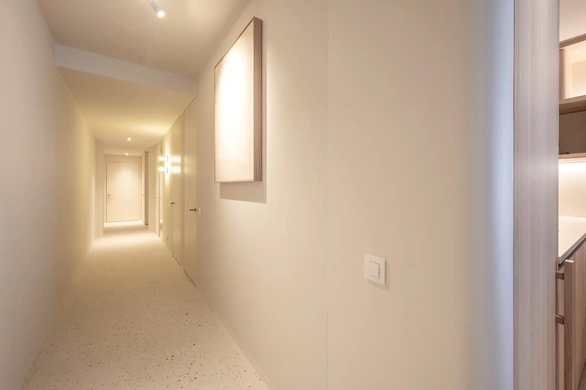 Zeer mooi gerenoveerd appartement met frontaal zeezicht op Zeedijk in het Het Zoute, gelegen vlakbij het Albertplein. foto 8