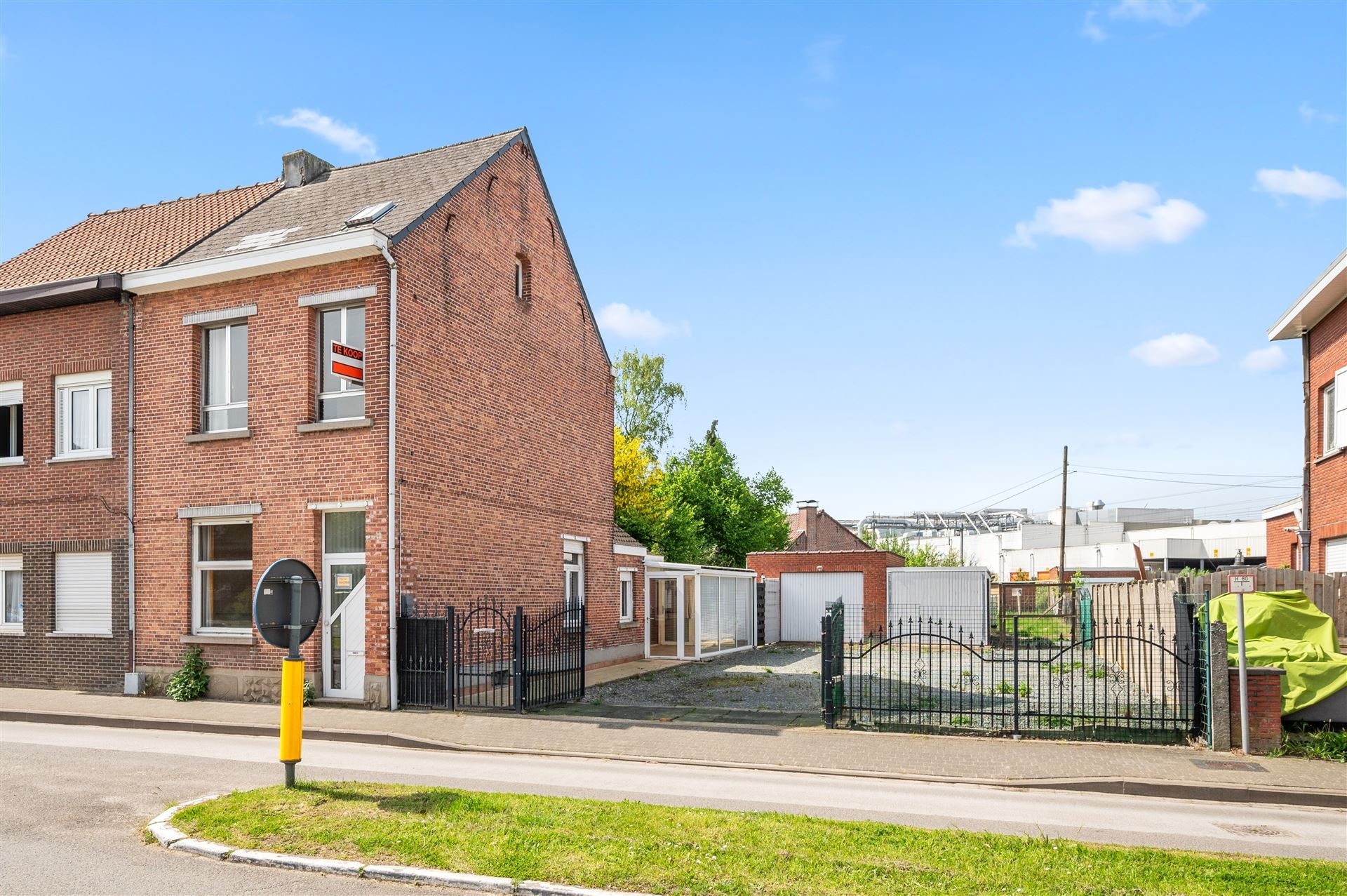 Te renoveren woning met veel potentieel op een perceel van 873m² foto 1