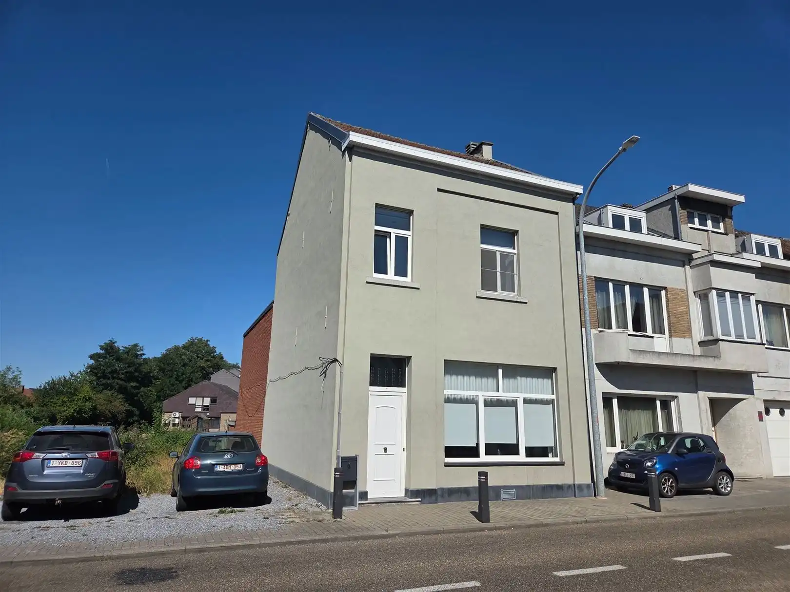 Hoofdfoto van de publicatie: Ruime woning met garage, tuin en 3 slpks te landen.