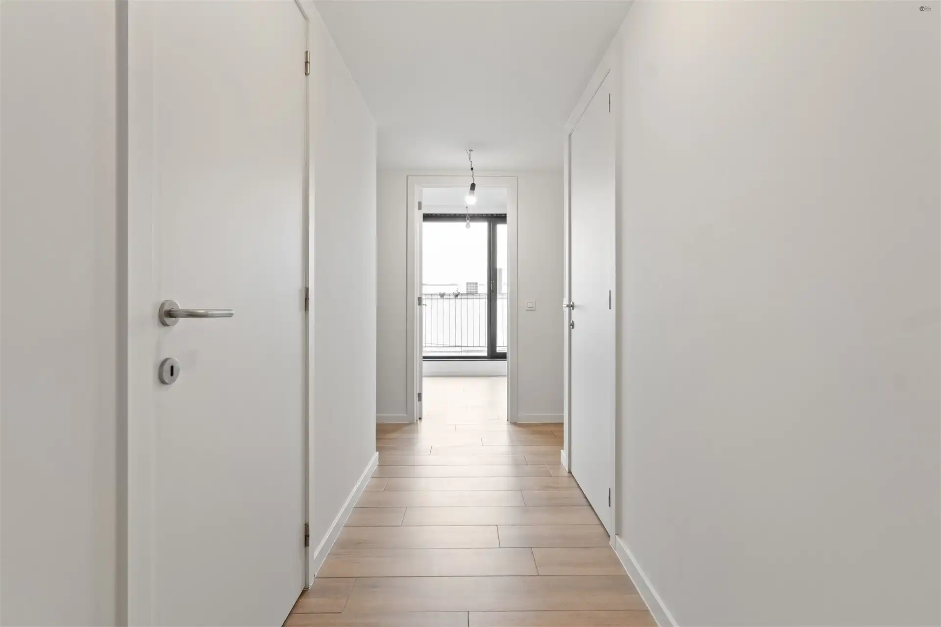 Modern tweeslaapkamer appartement te Sint-Niklaas foto 15